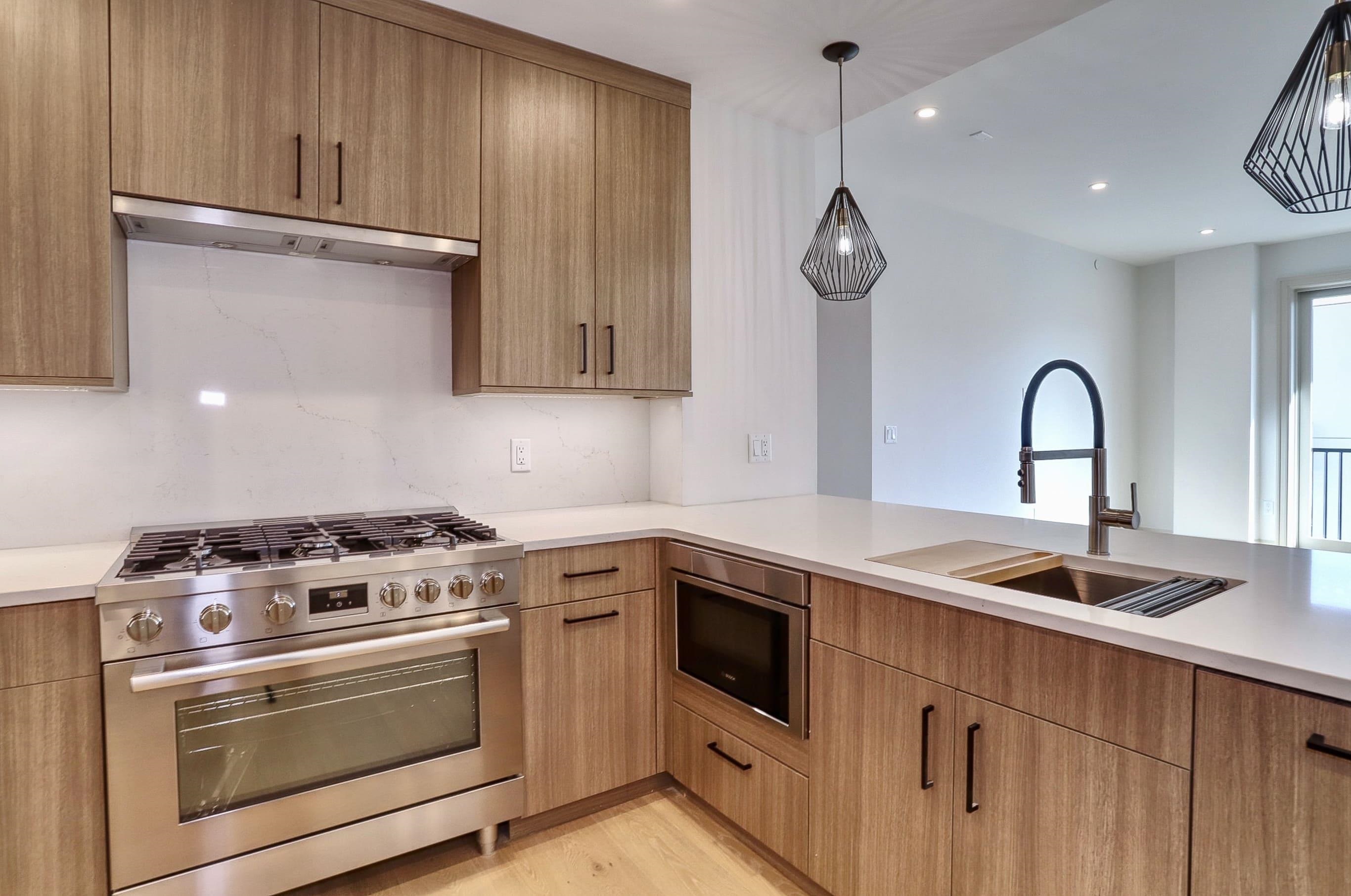 921 MADISON ST Unit: 505