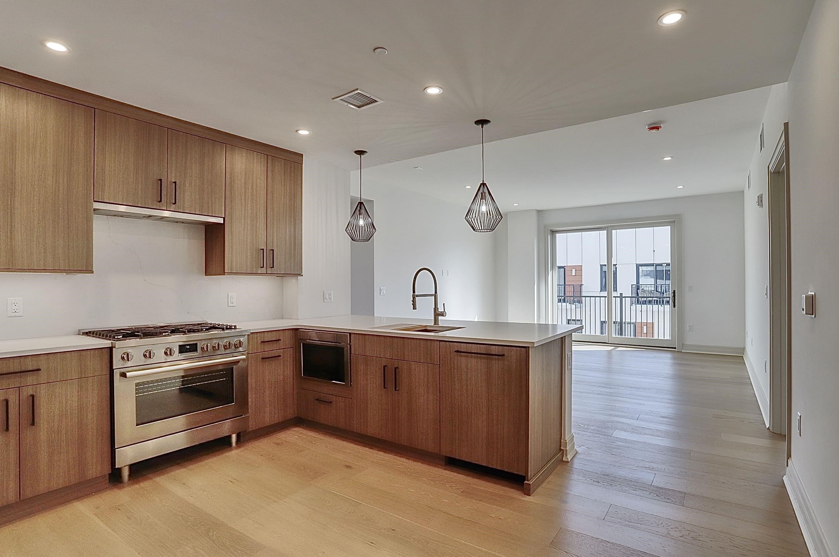 921 MADISON ST Unit: 505