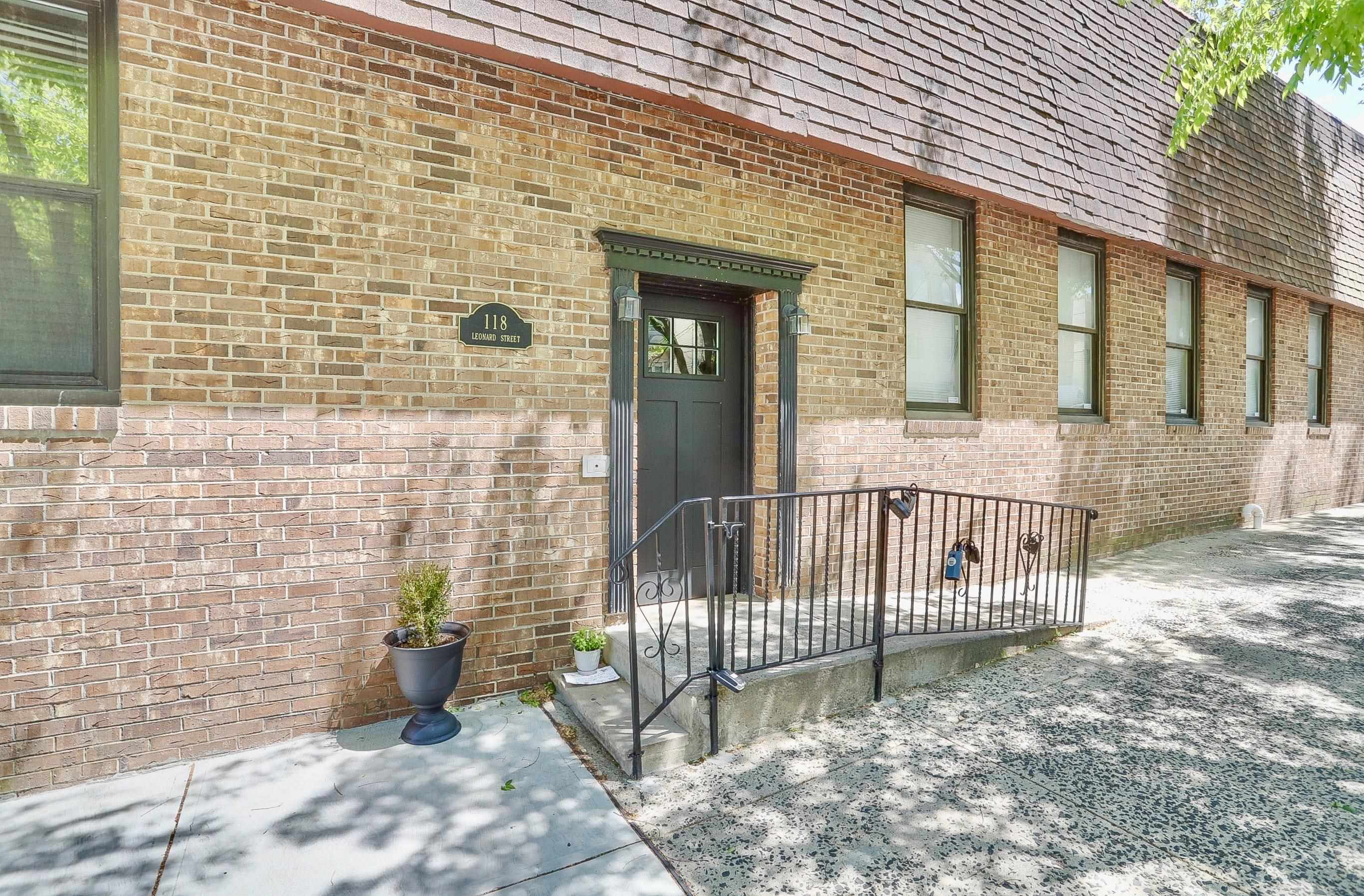 118 LEONARD ST Unit: 4