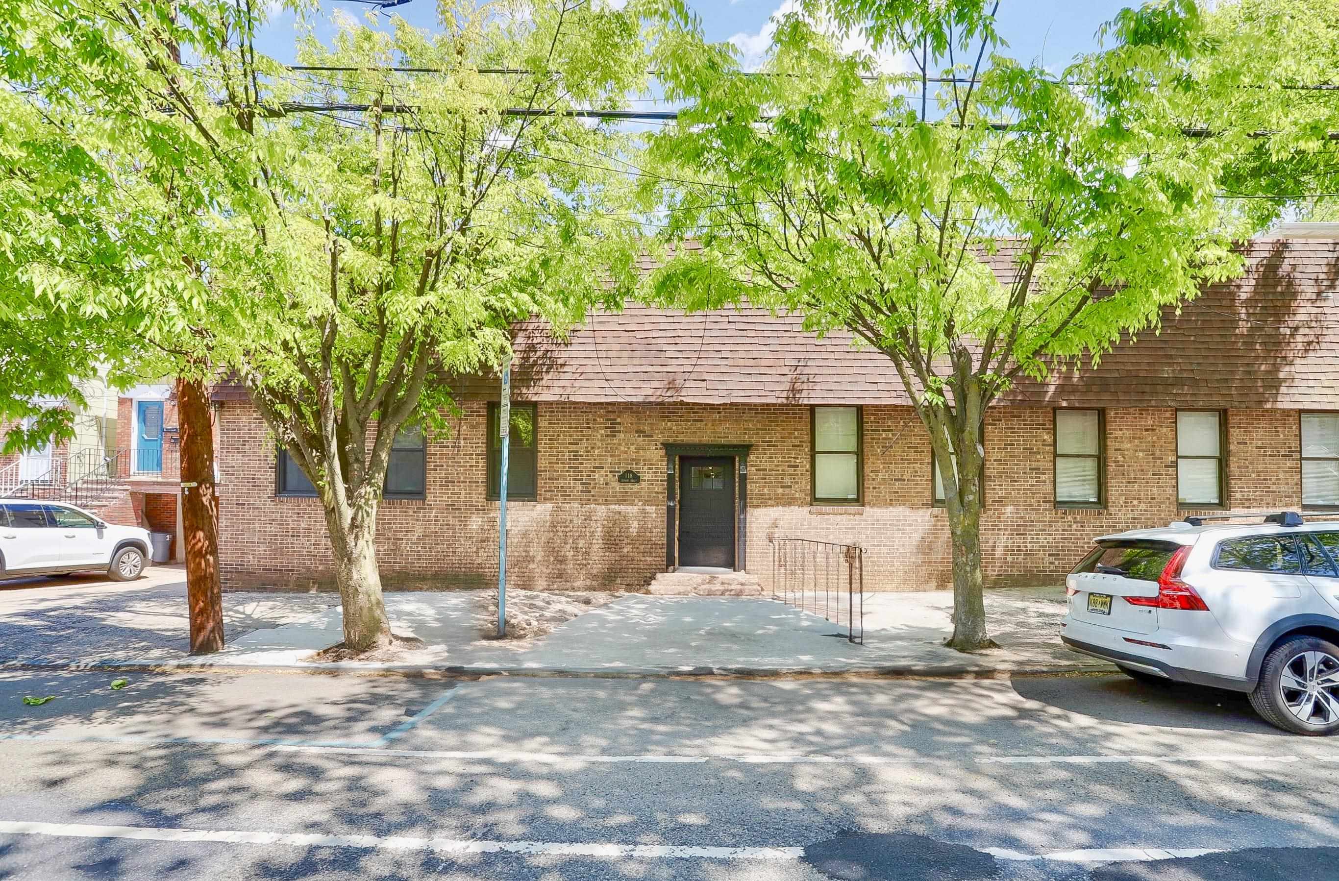 118 LEONARD ST Unit: 4