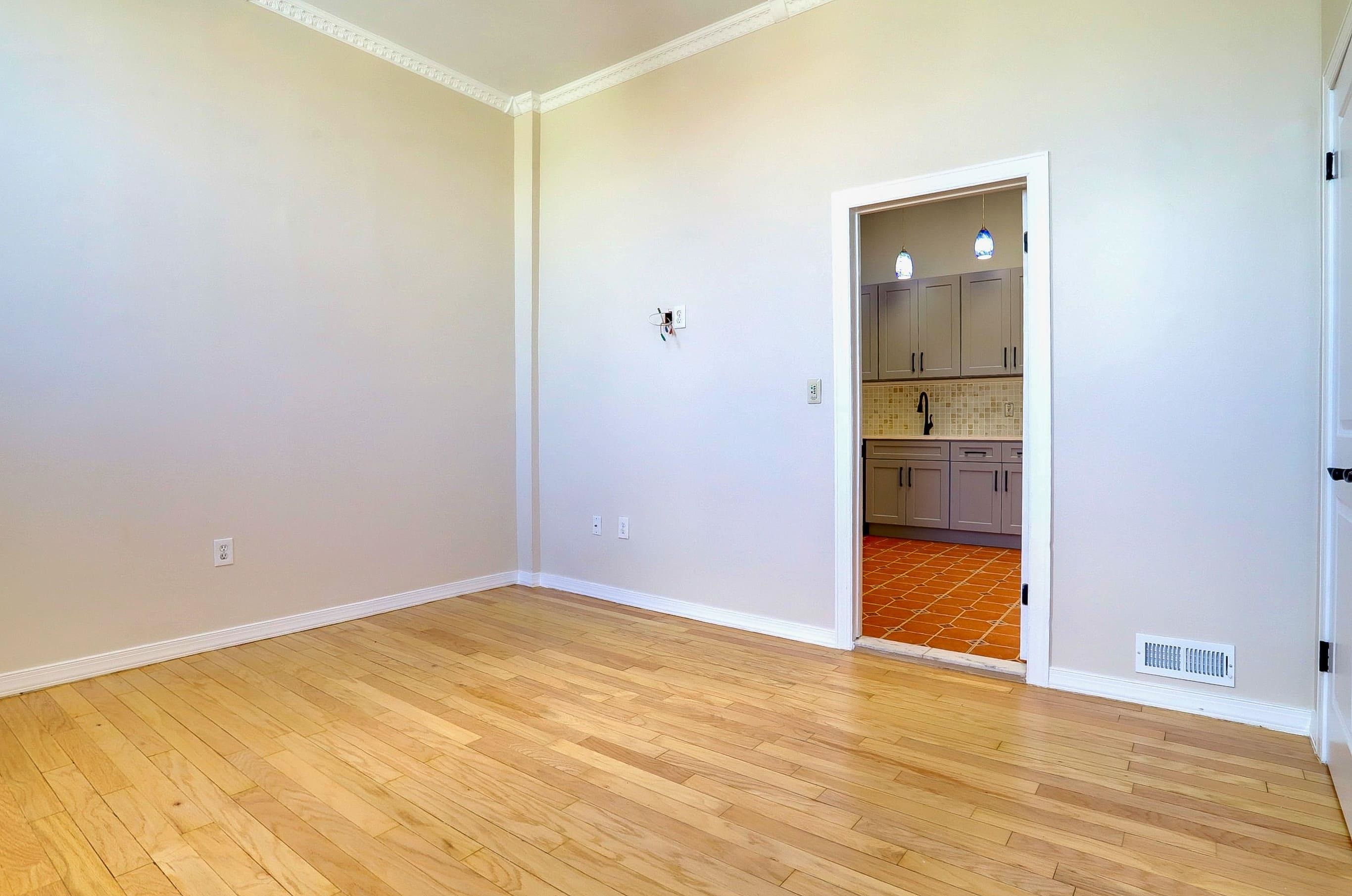 118 LEONARD ST Unit: 4