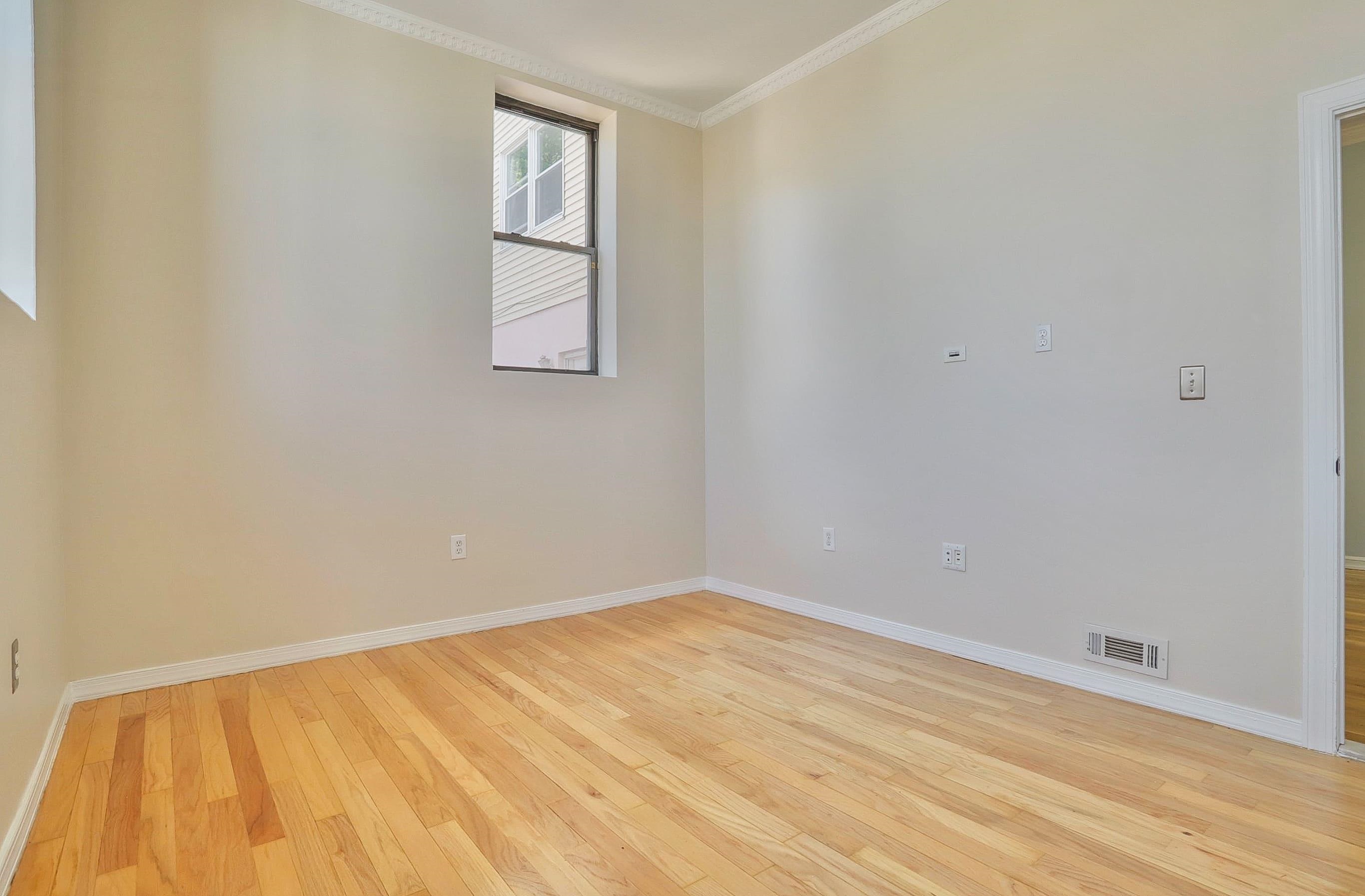 118 LEONARD ST Unit: 4