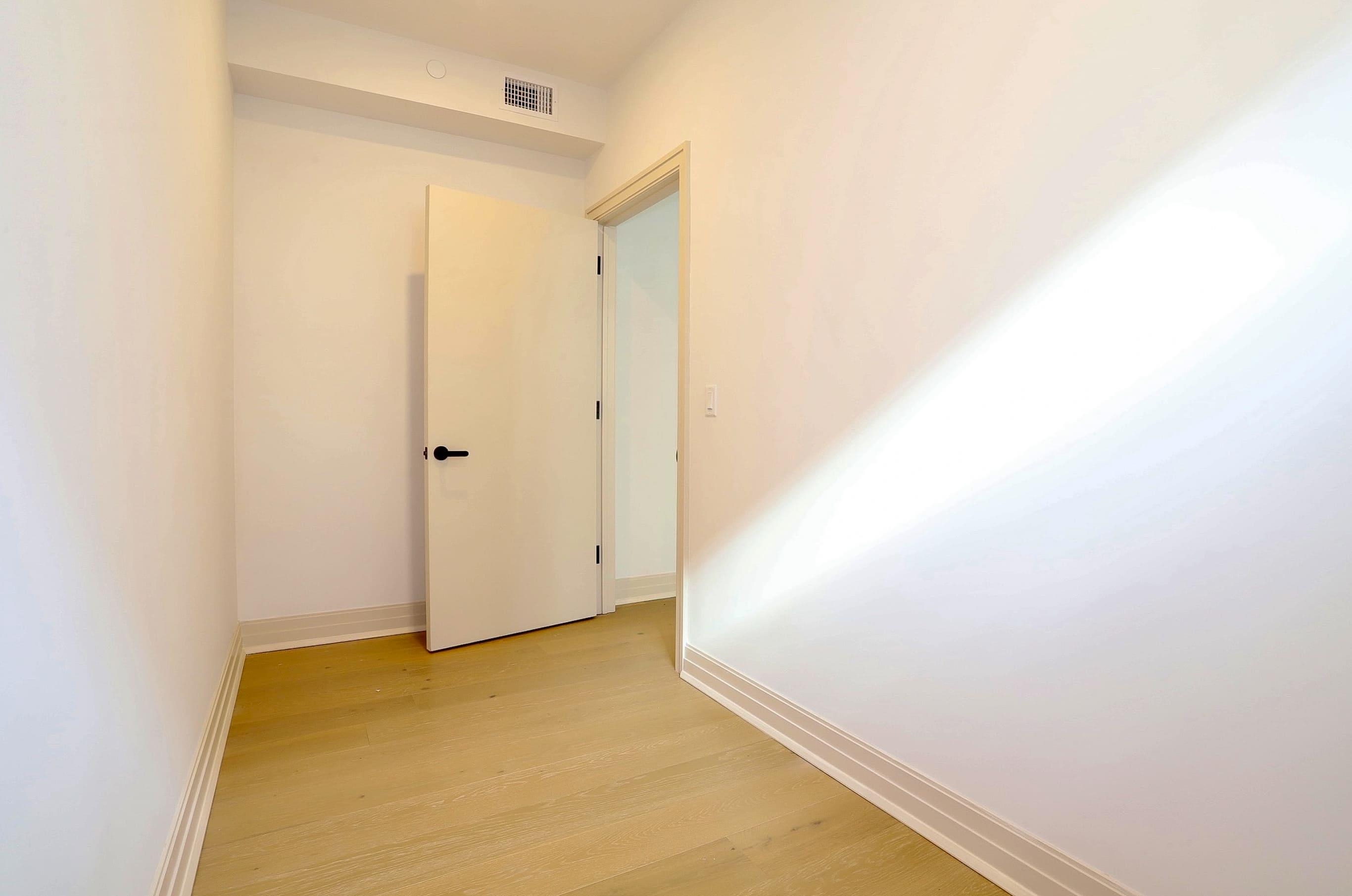 921 MADISON ST Unit: 203