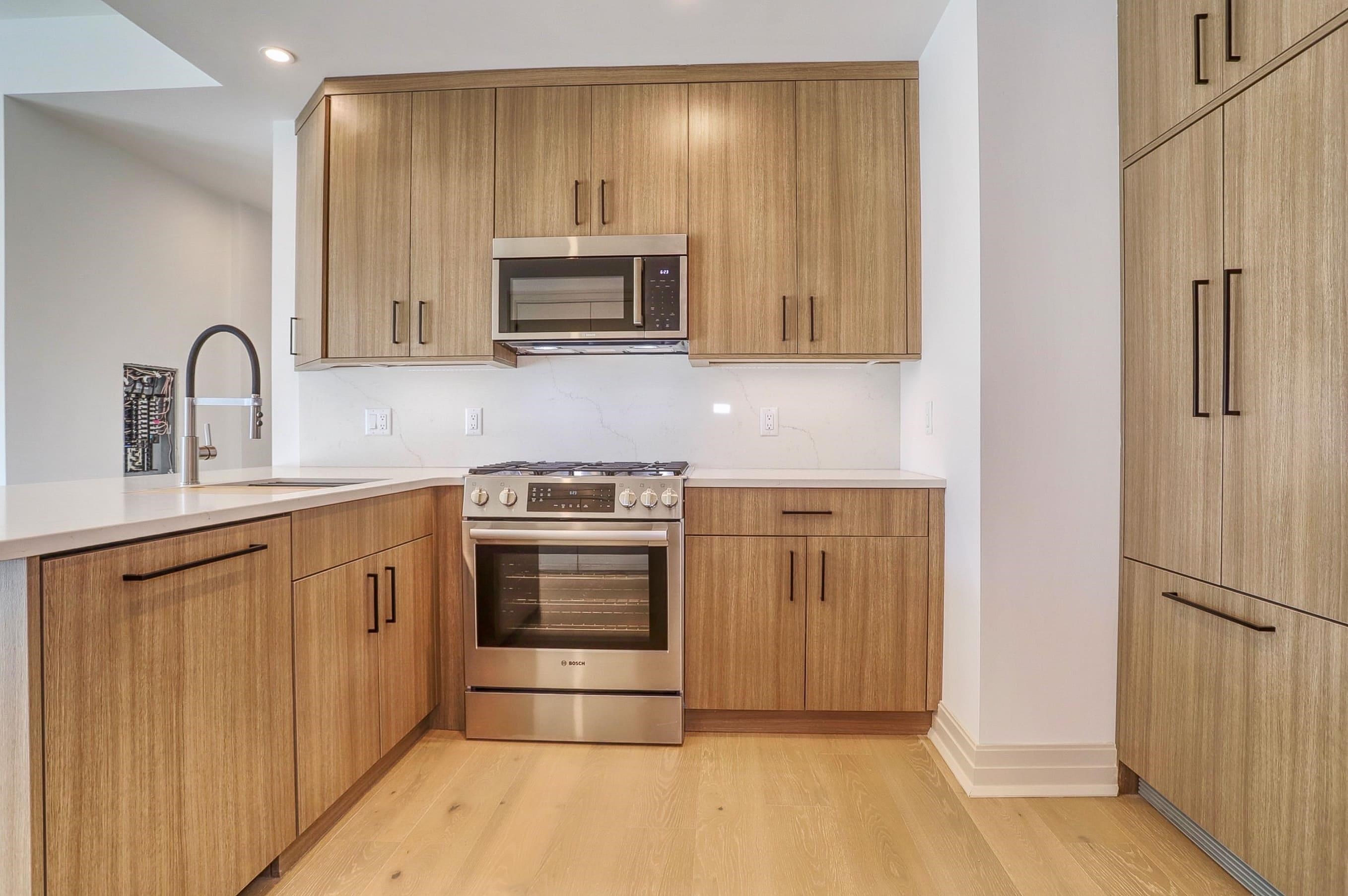 921 MADISON ST Unit: 302