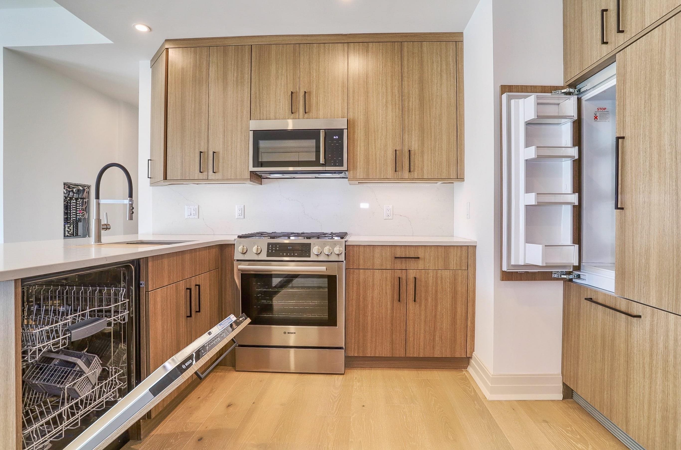 921 MADISON ST Unit: 302
