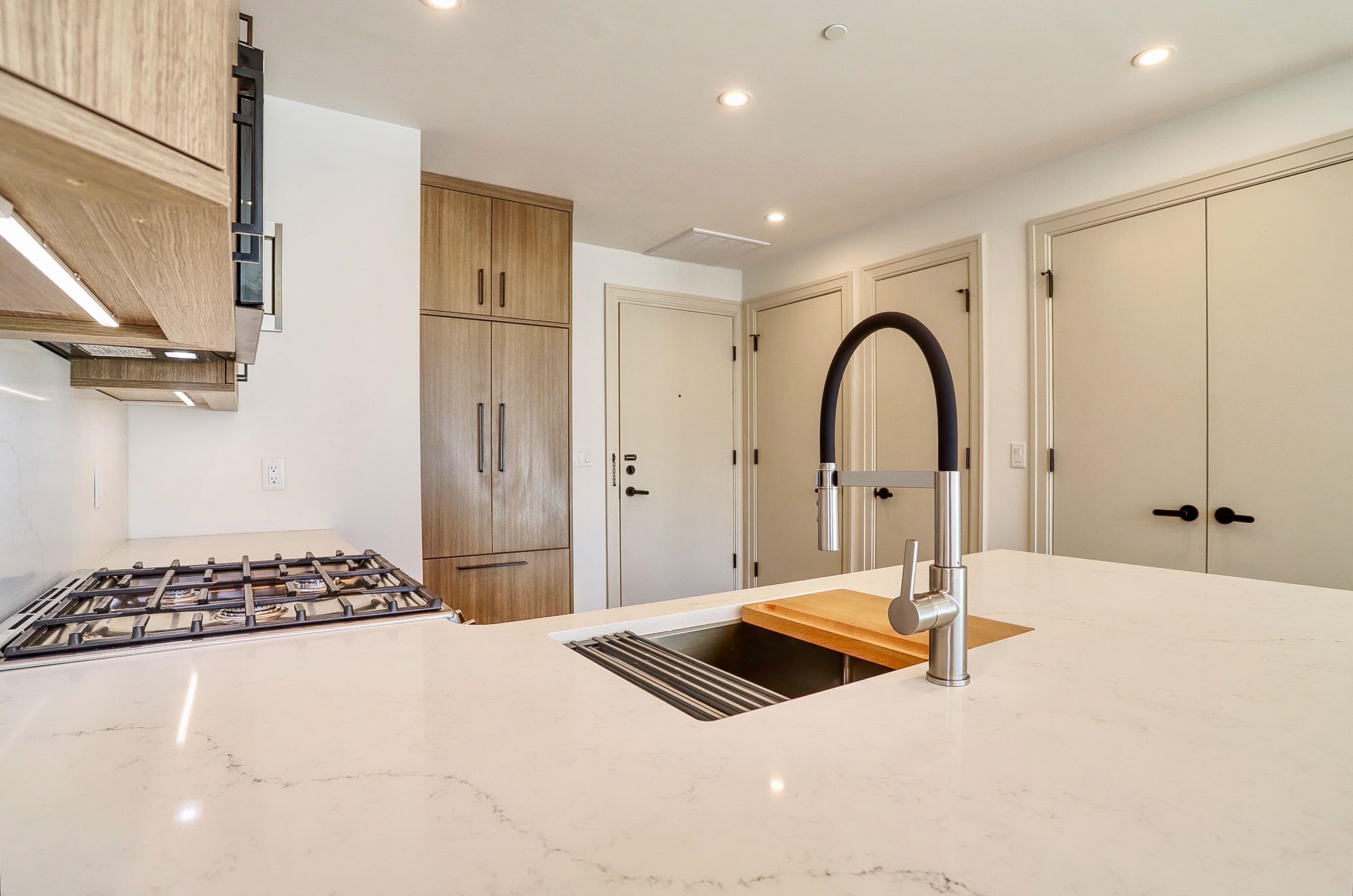 921 MADISON ST Unit: 302