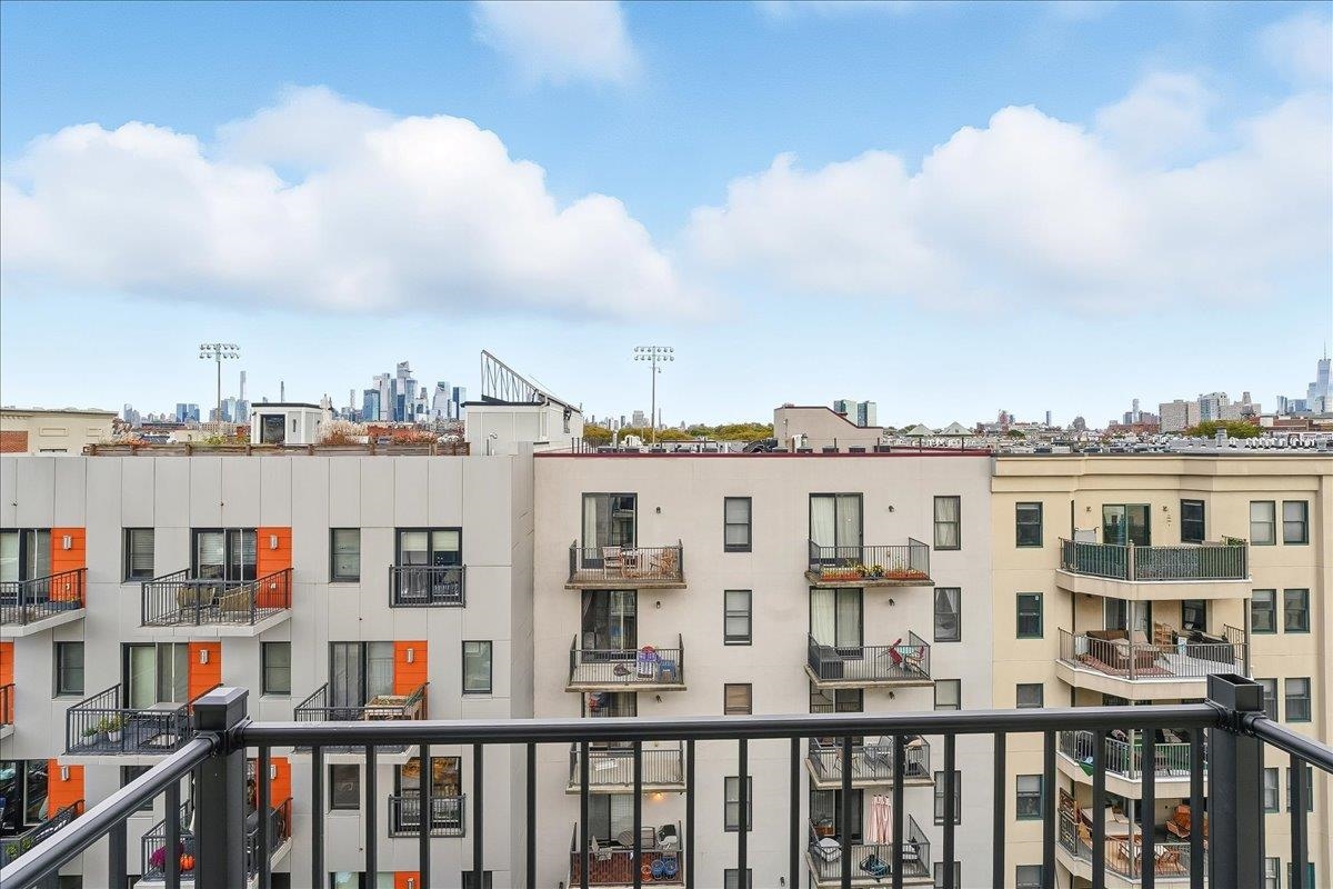 921 MADISON ST Unit: 304