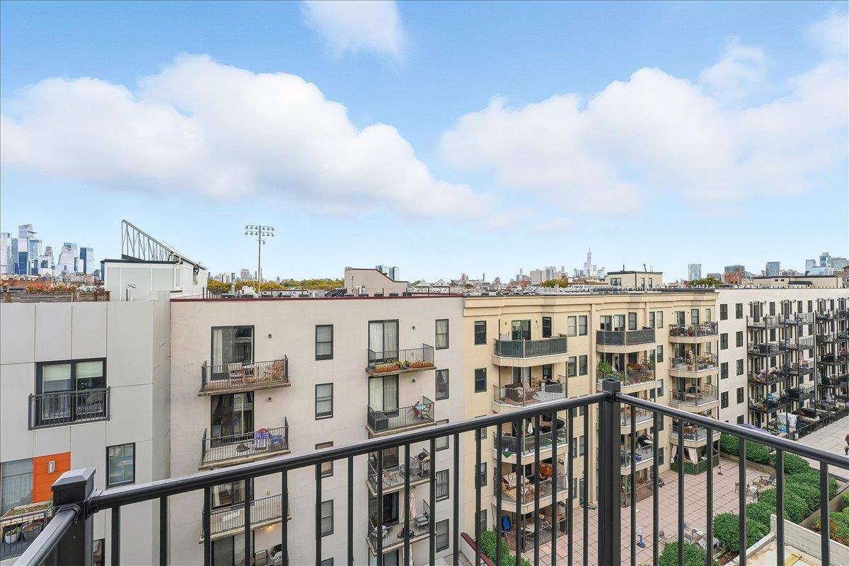921 MADISON ST Unit: 304