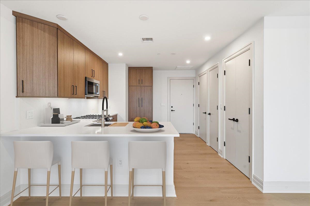921 MADISON ST Unit: 304