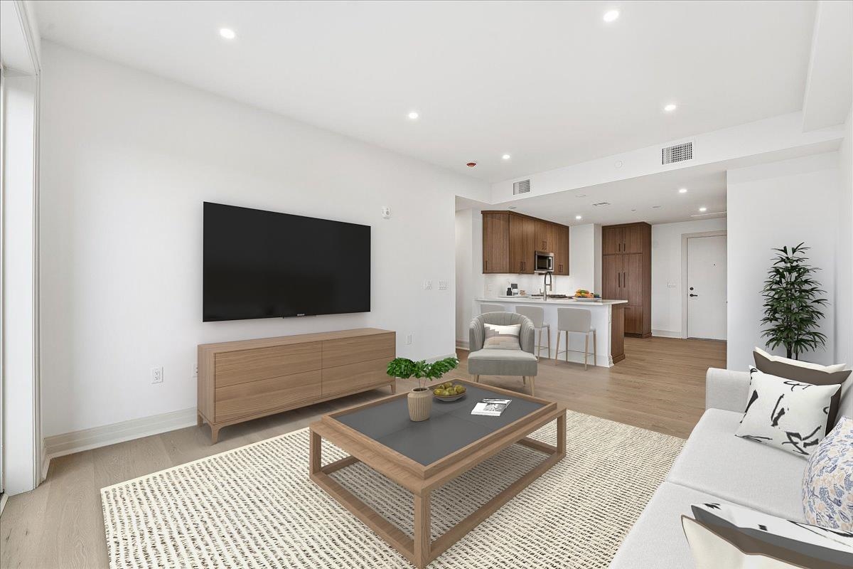 921 MADISON ST Unit: 304
