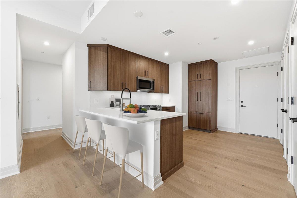 921 MADISON ST Unit: 304
