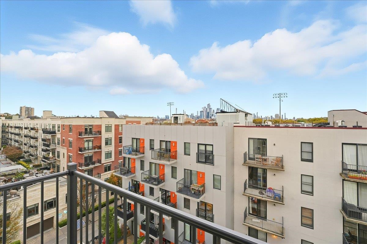 921 MADISON ST Unit: 304