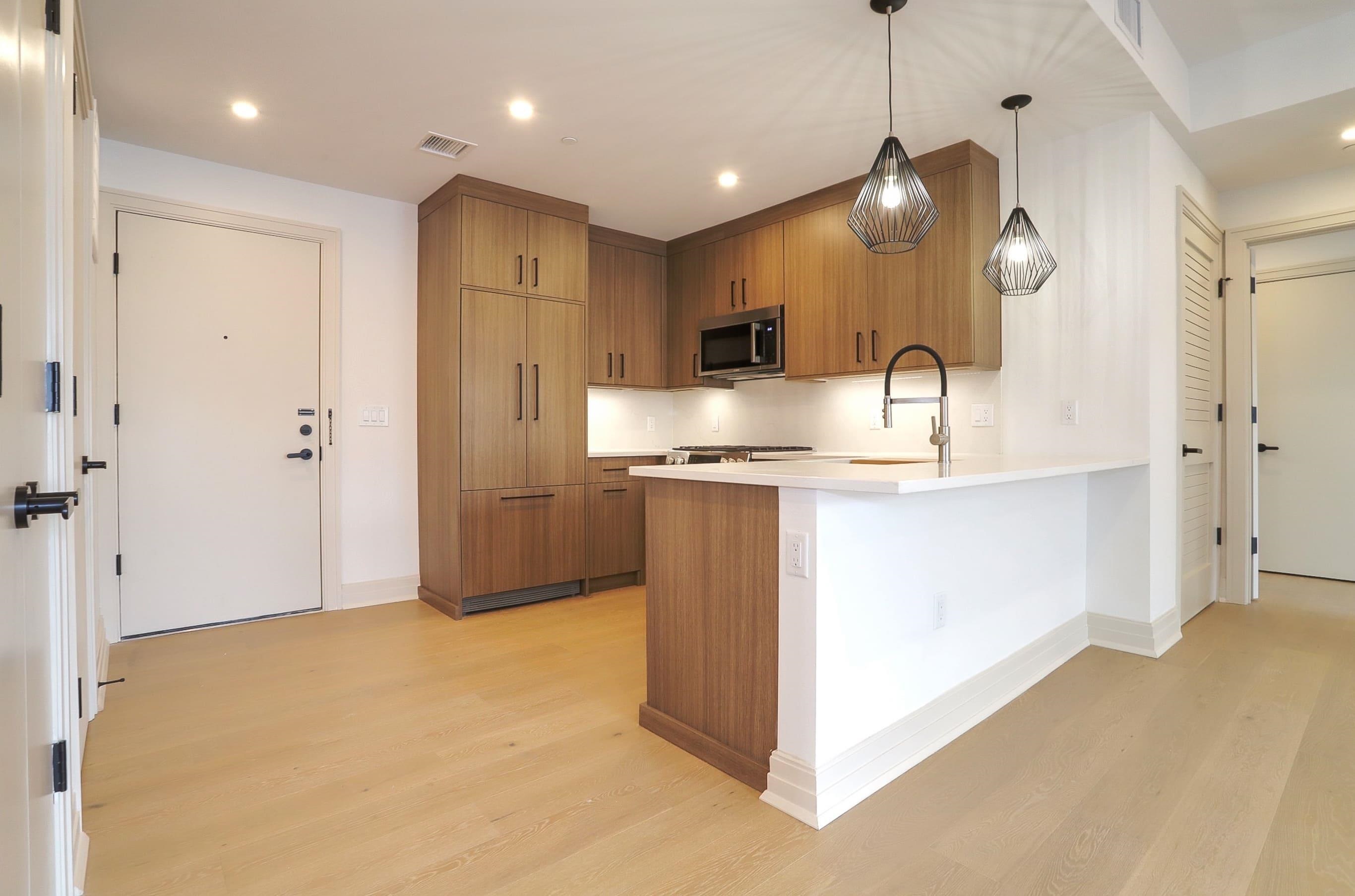 921 MADISON ST Unit: 306