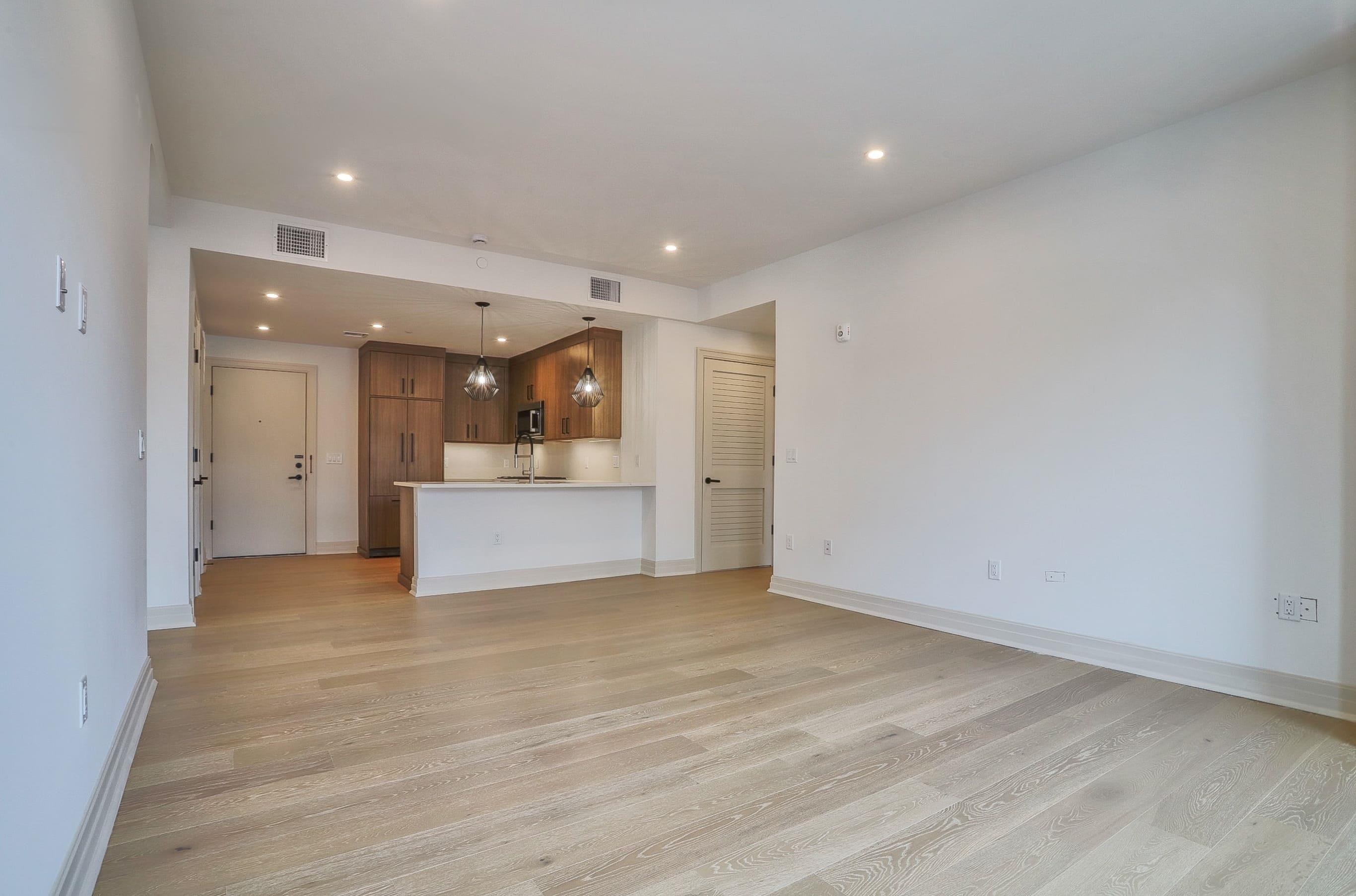 921 MADISON ST Unit: 306