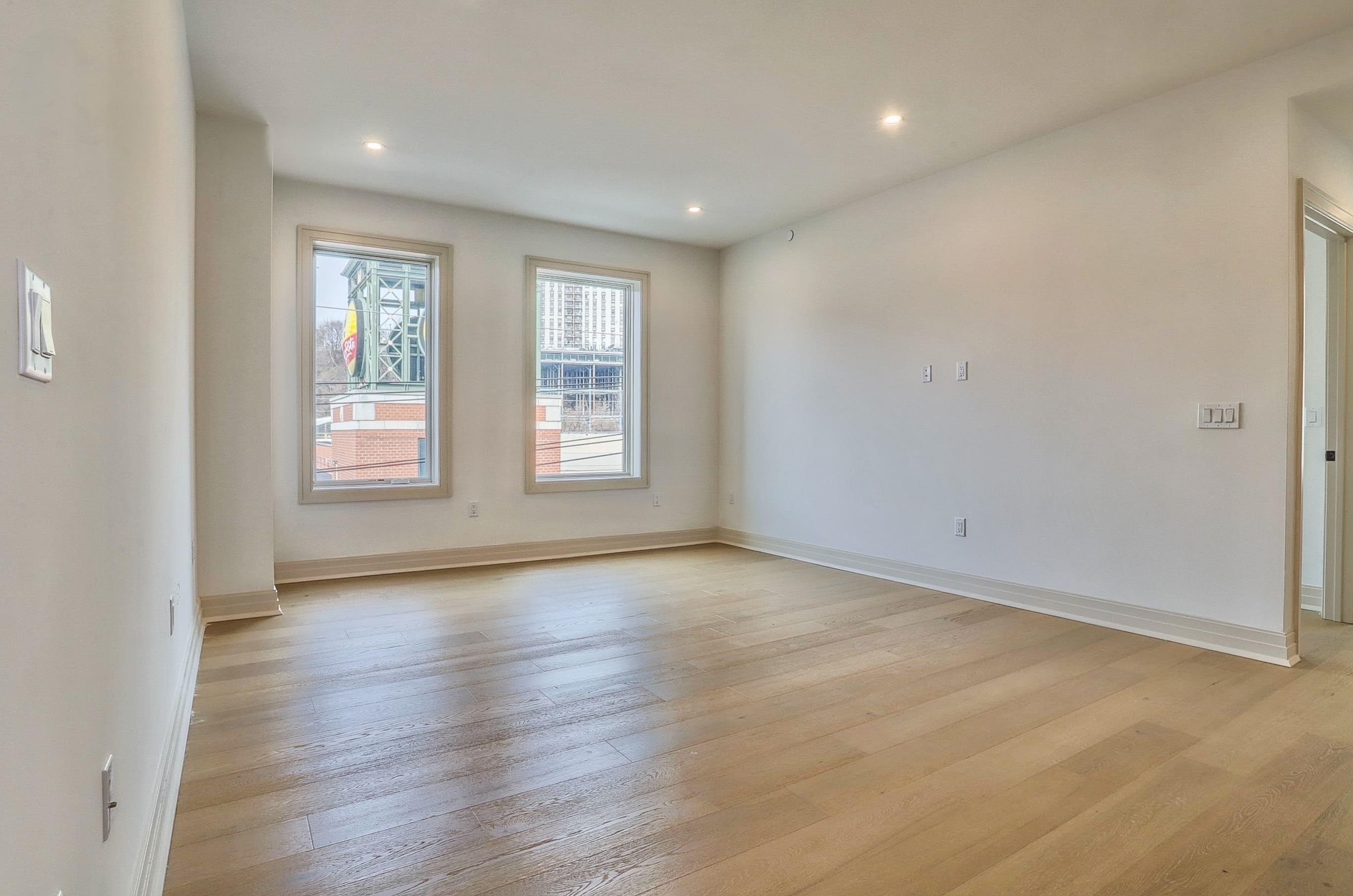 921 MADISON ST Unit: 306