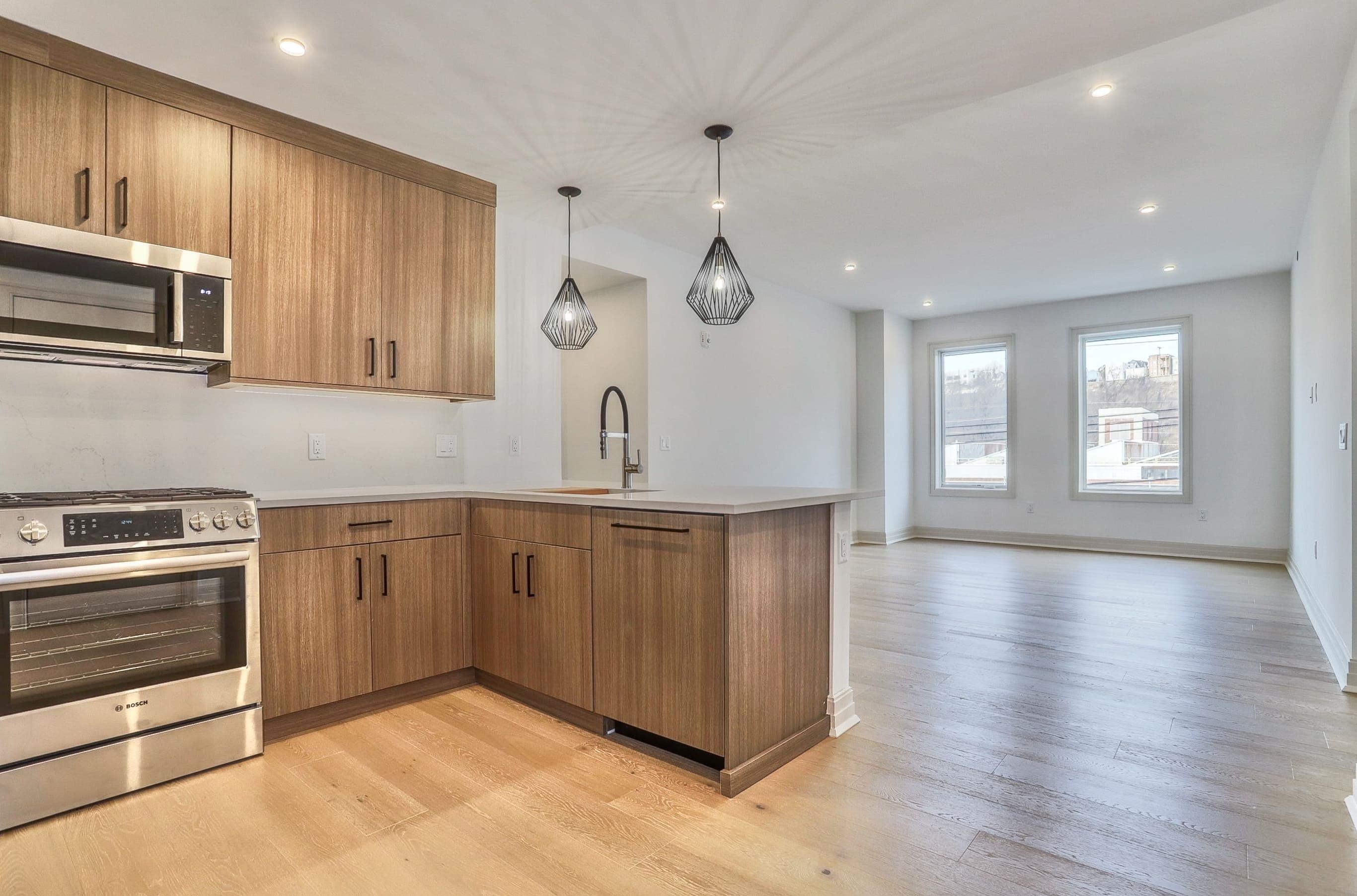 921 MADISON ST Unit: 306