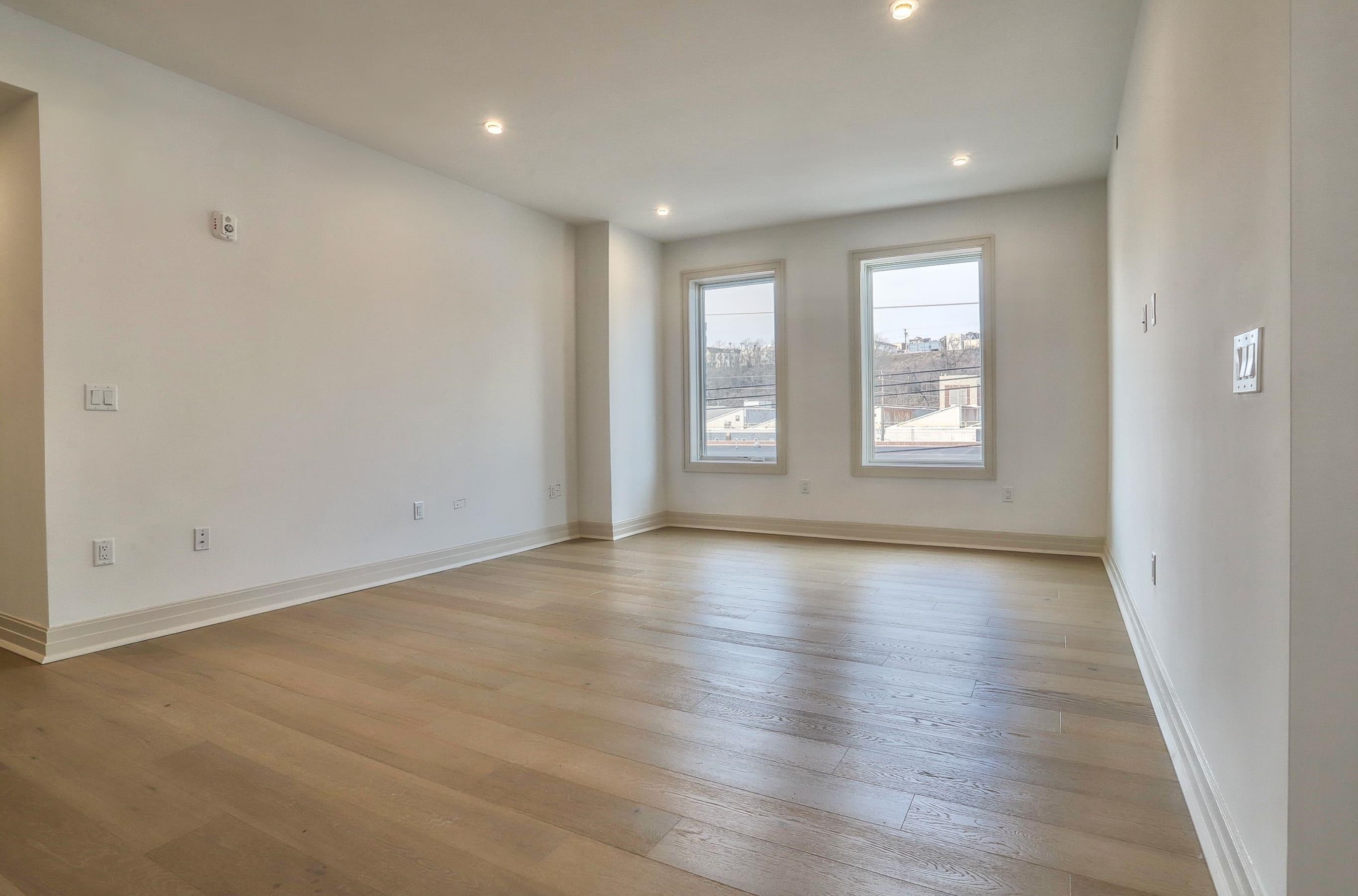 921 MADISON ST Unit: 306