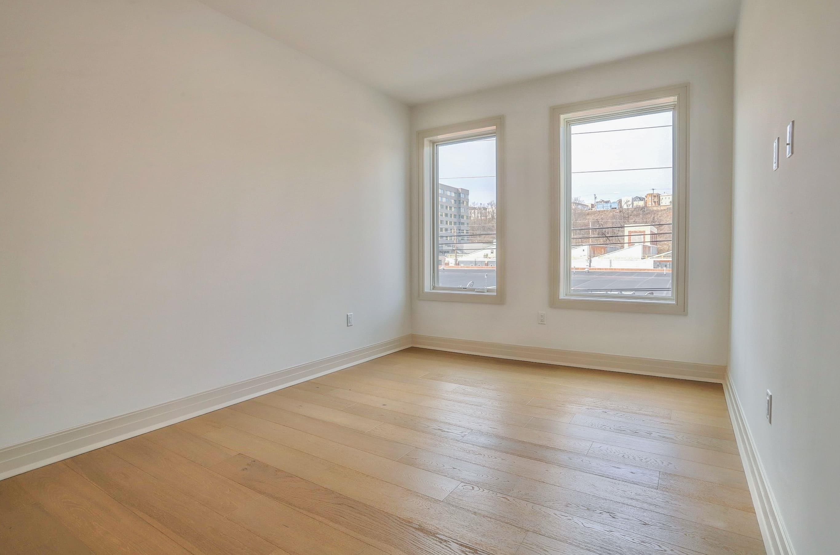 921 MADISON ST Unit: 306