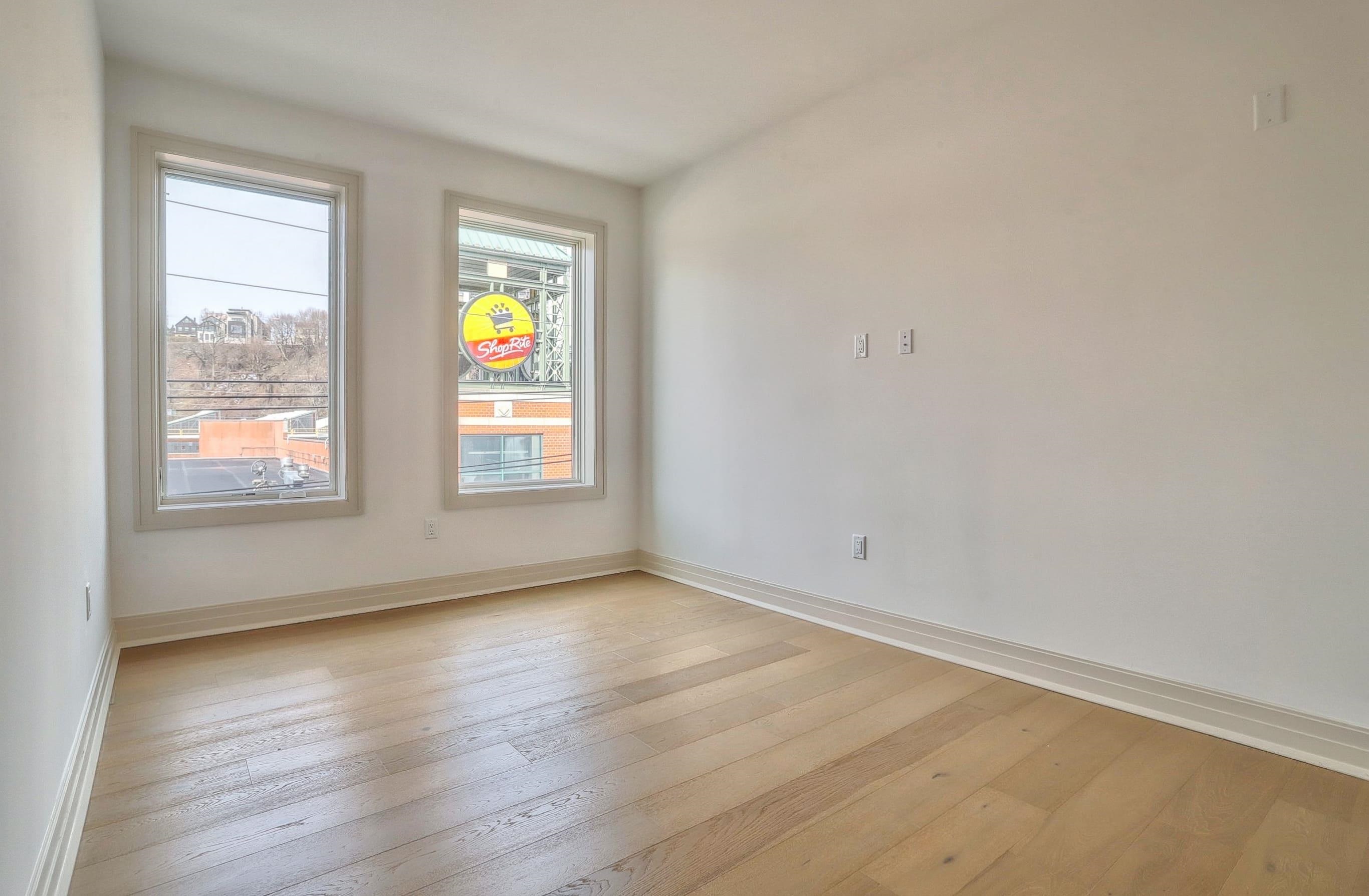921 MADISON ST Unit: 306