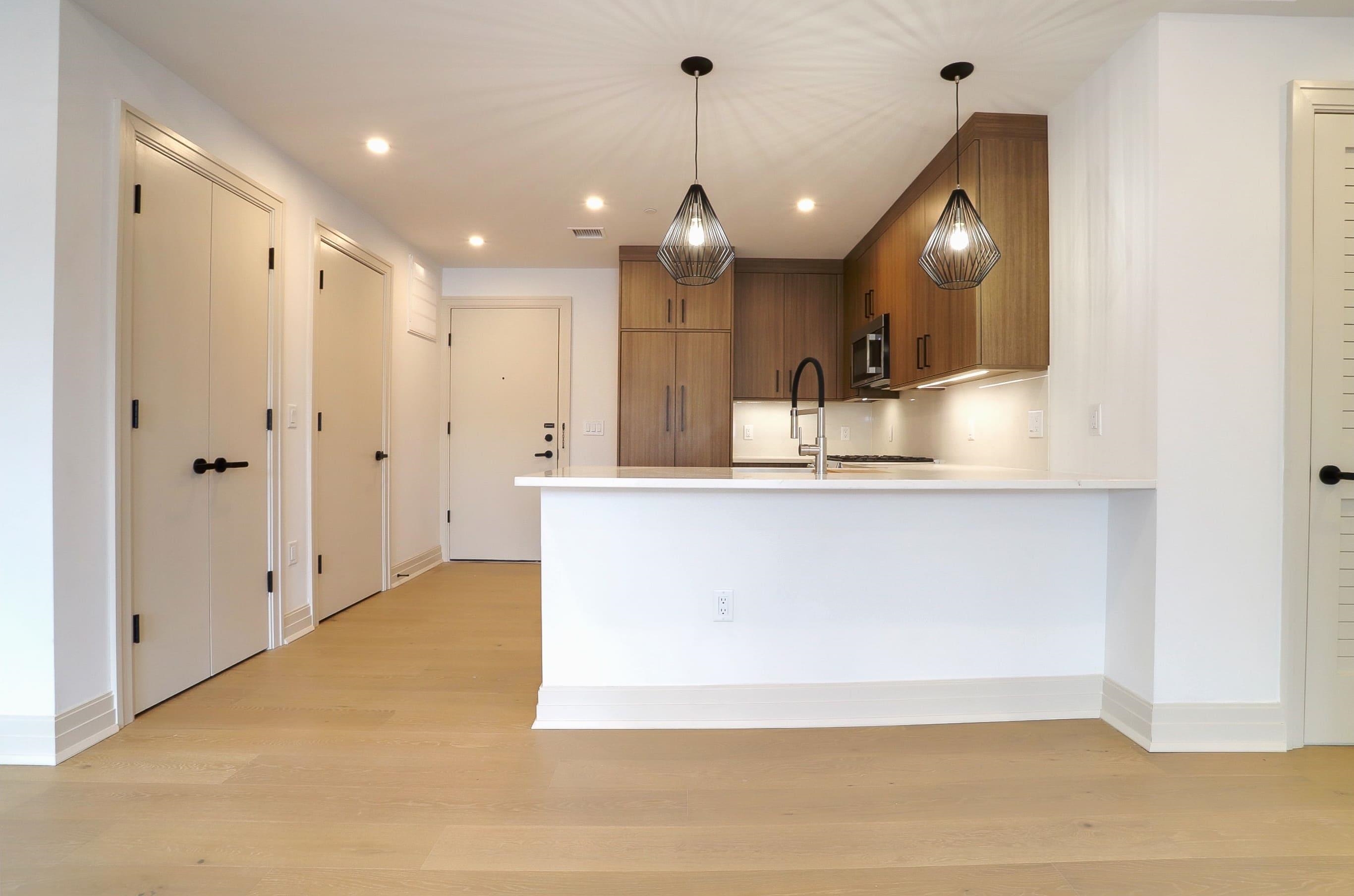 921 MADISON ST Unit: 306