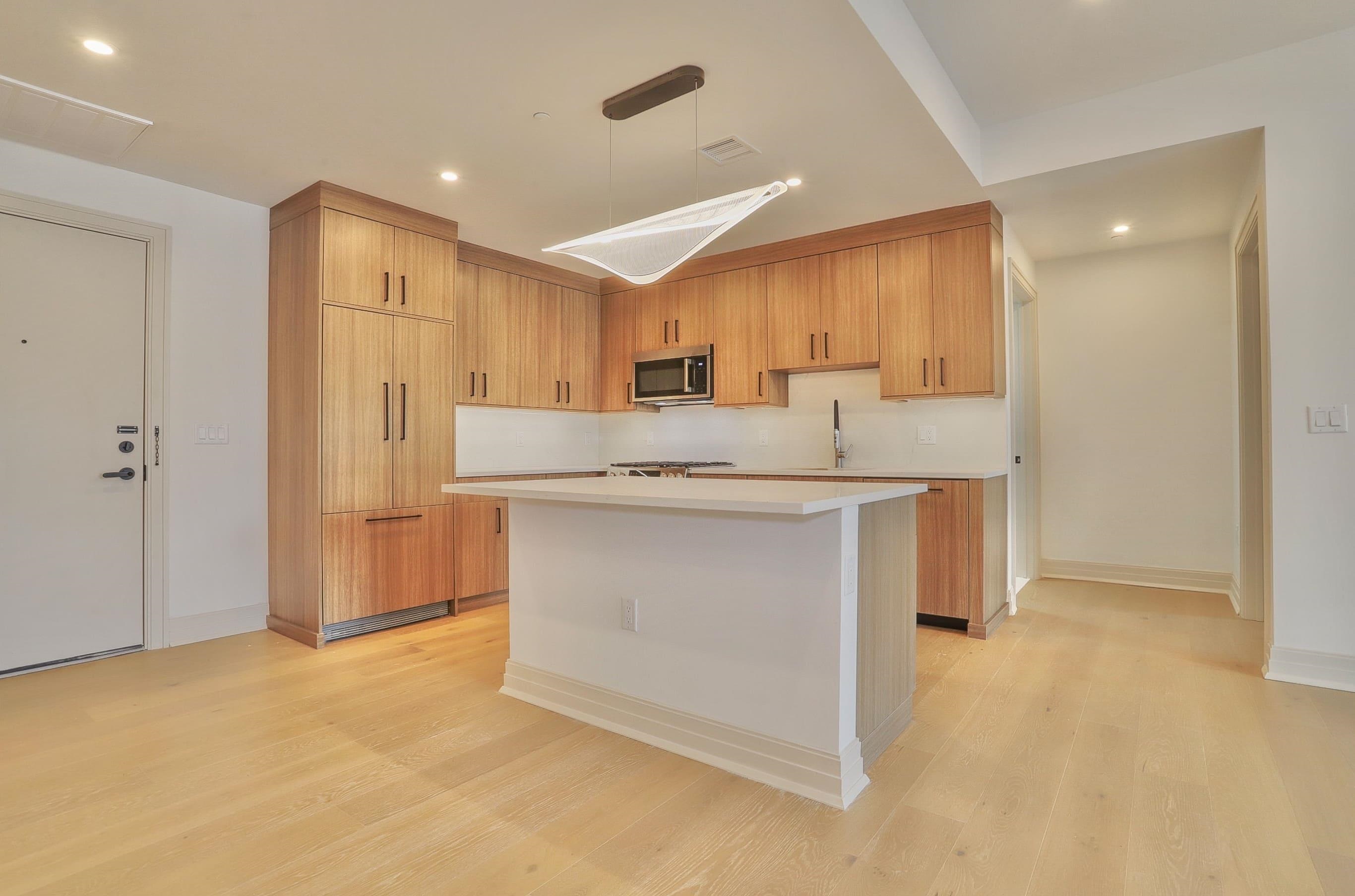921 MADISON ST Unit: 309