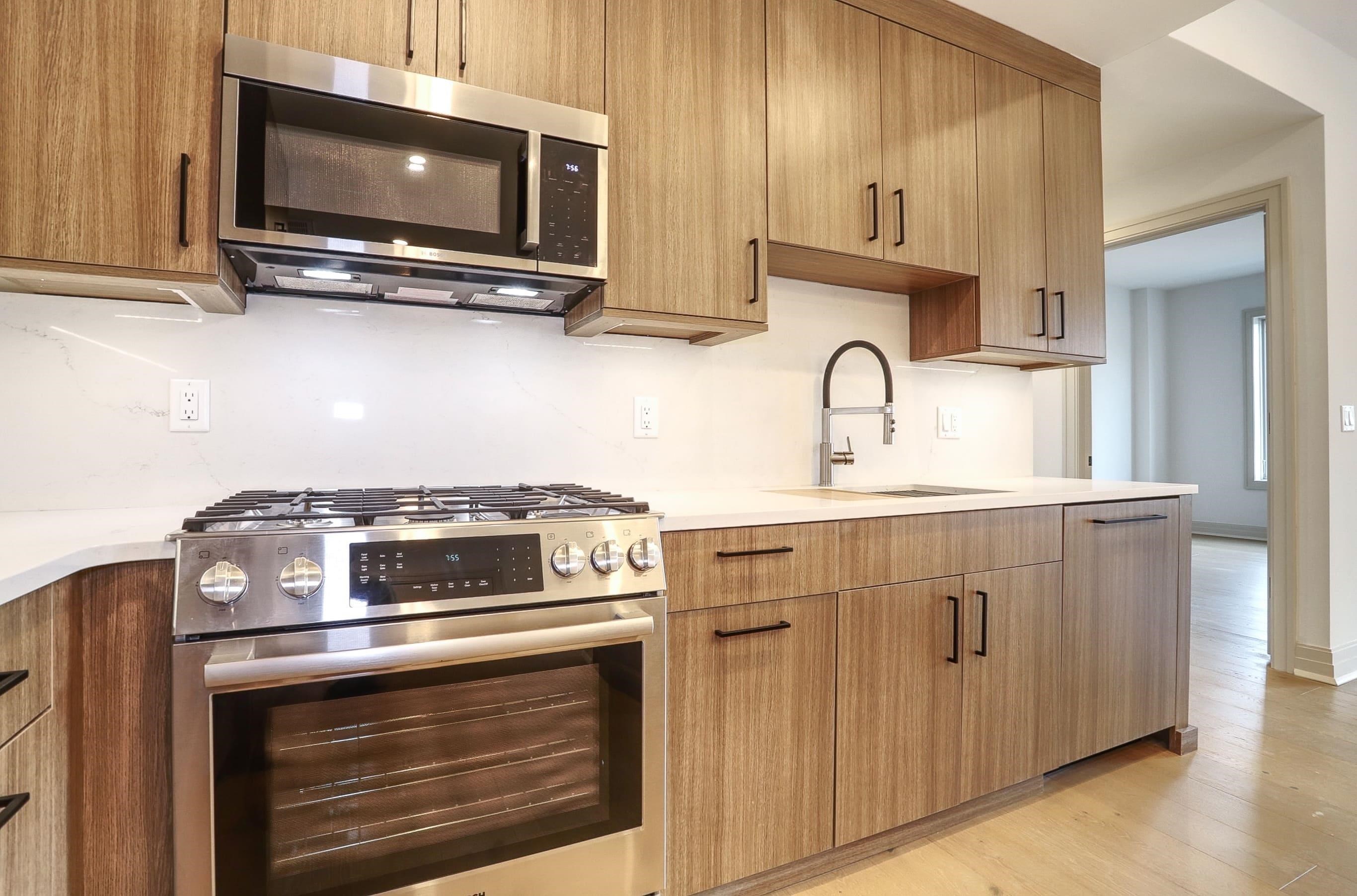 921 MADISON ST Unit: 309