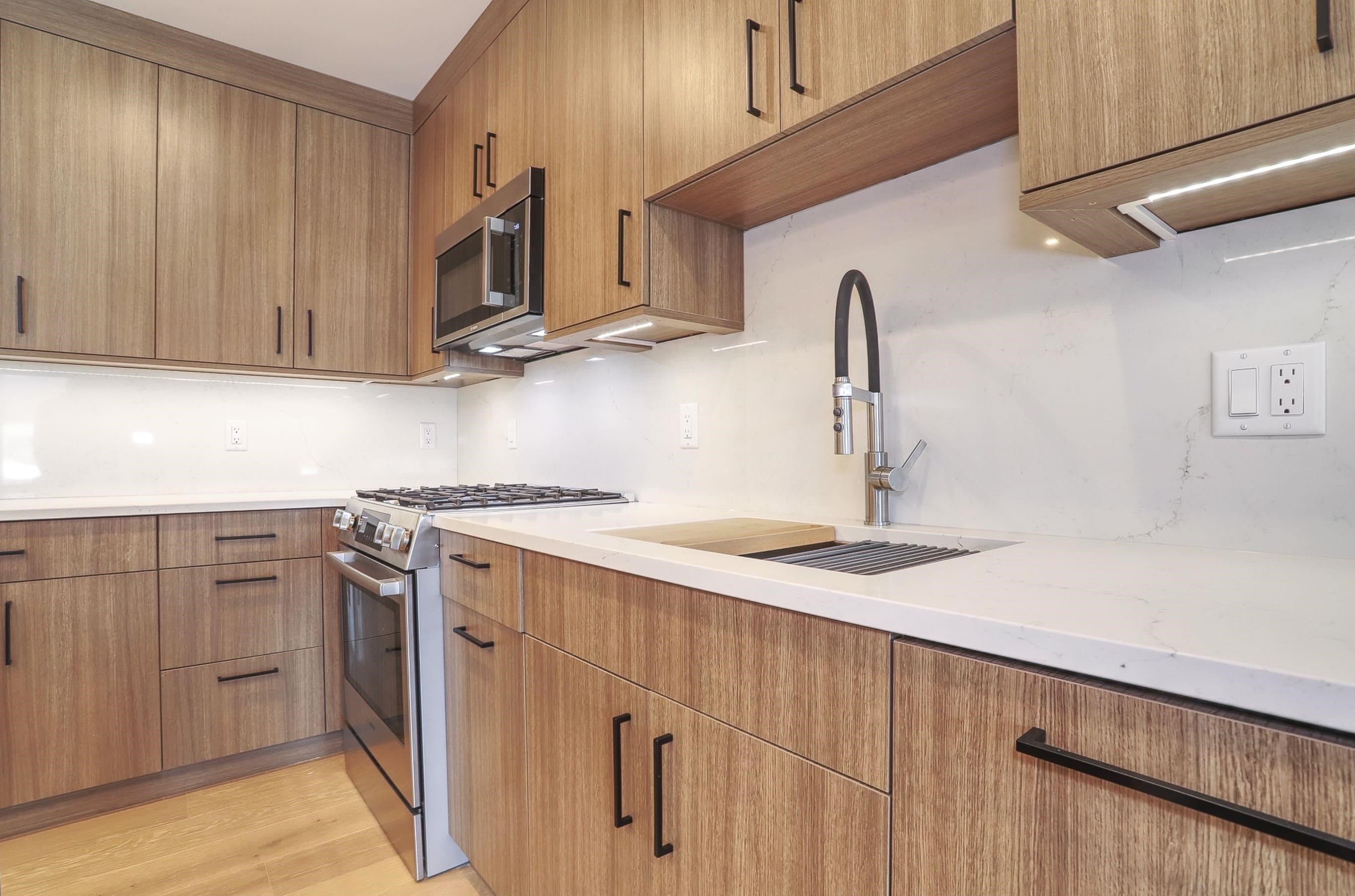921 MADISON ST Unit: 309