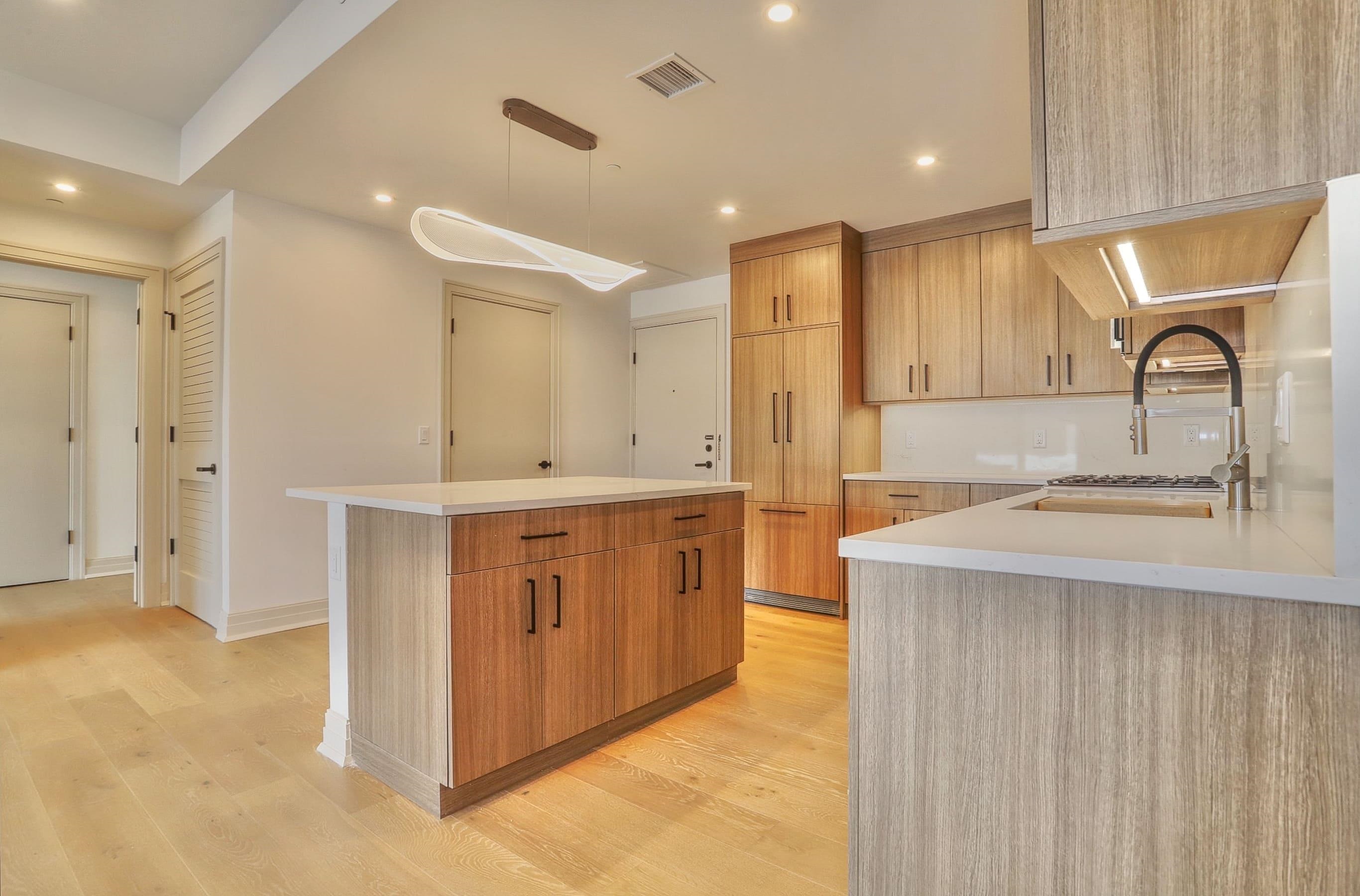 921 MADISON ST Unit: 309