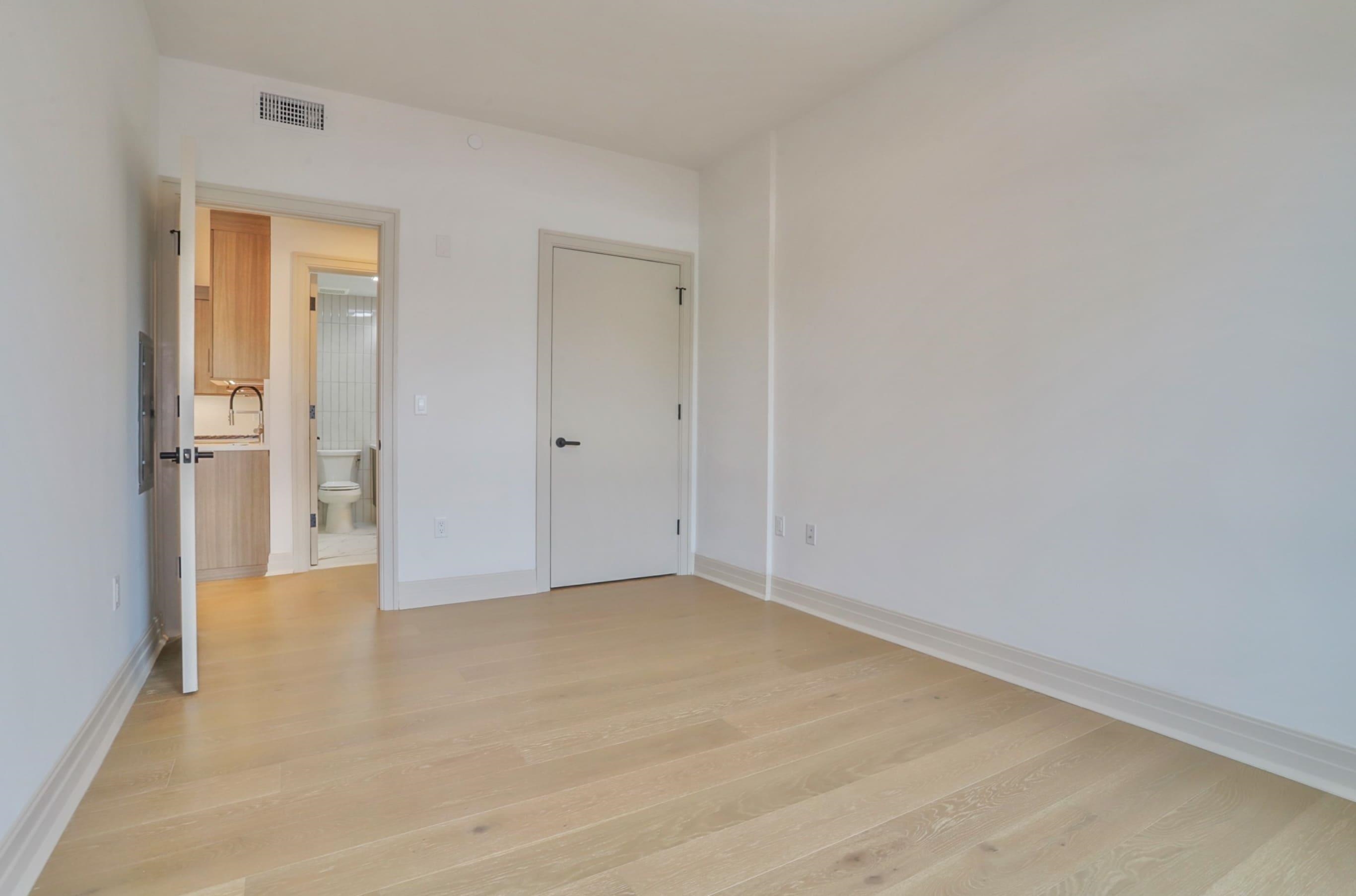 921 MADISON ST Unit: 309