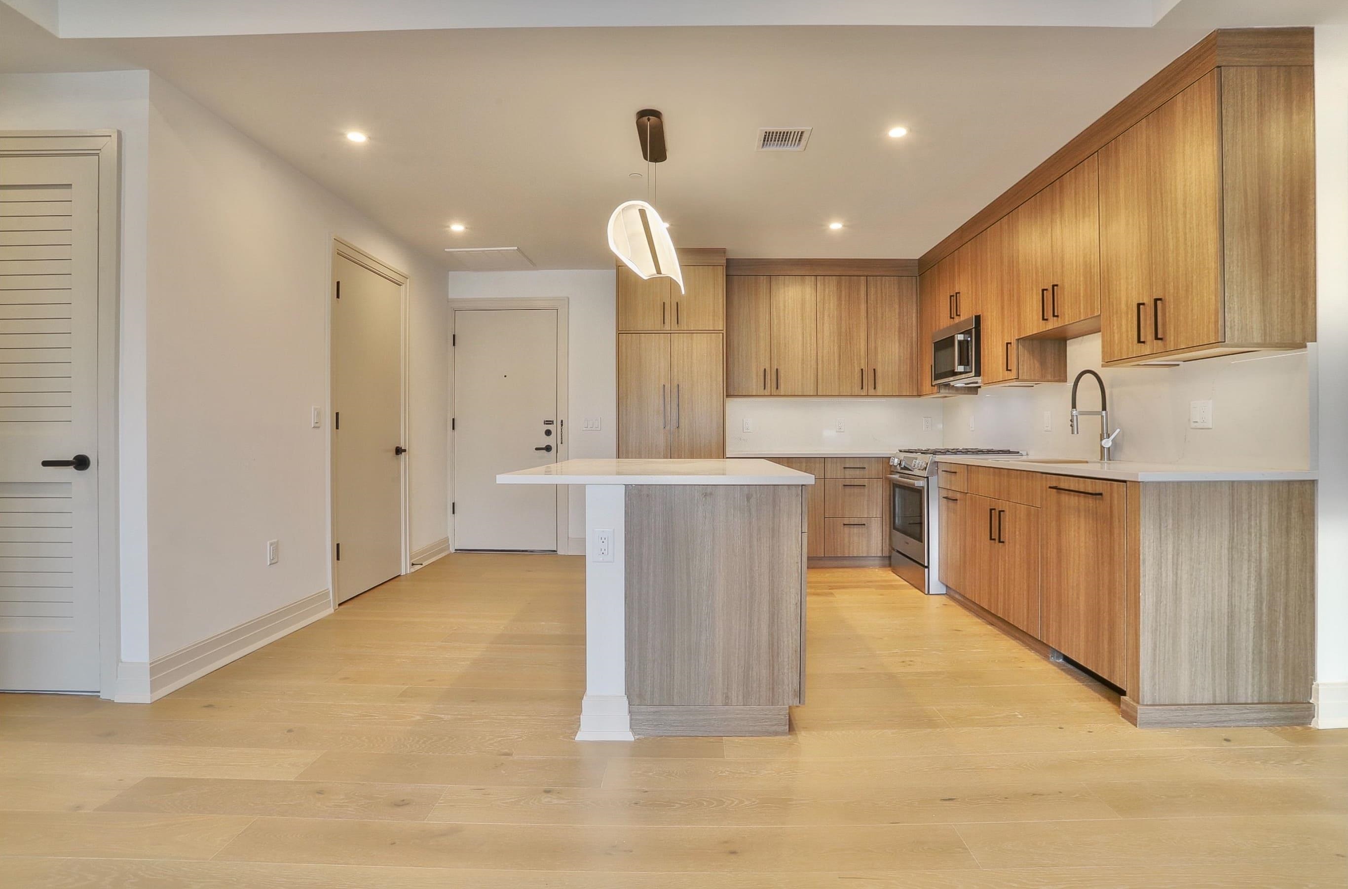 921 MADISON ST Unit: 309