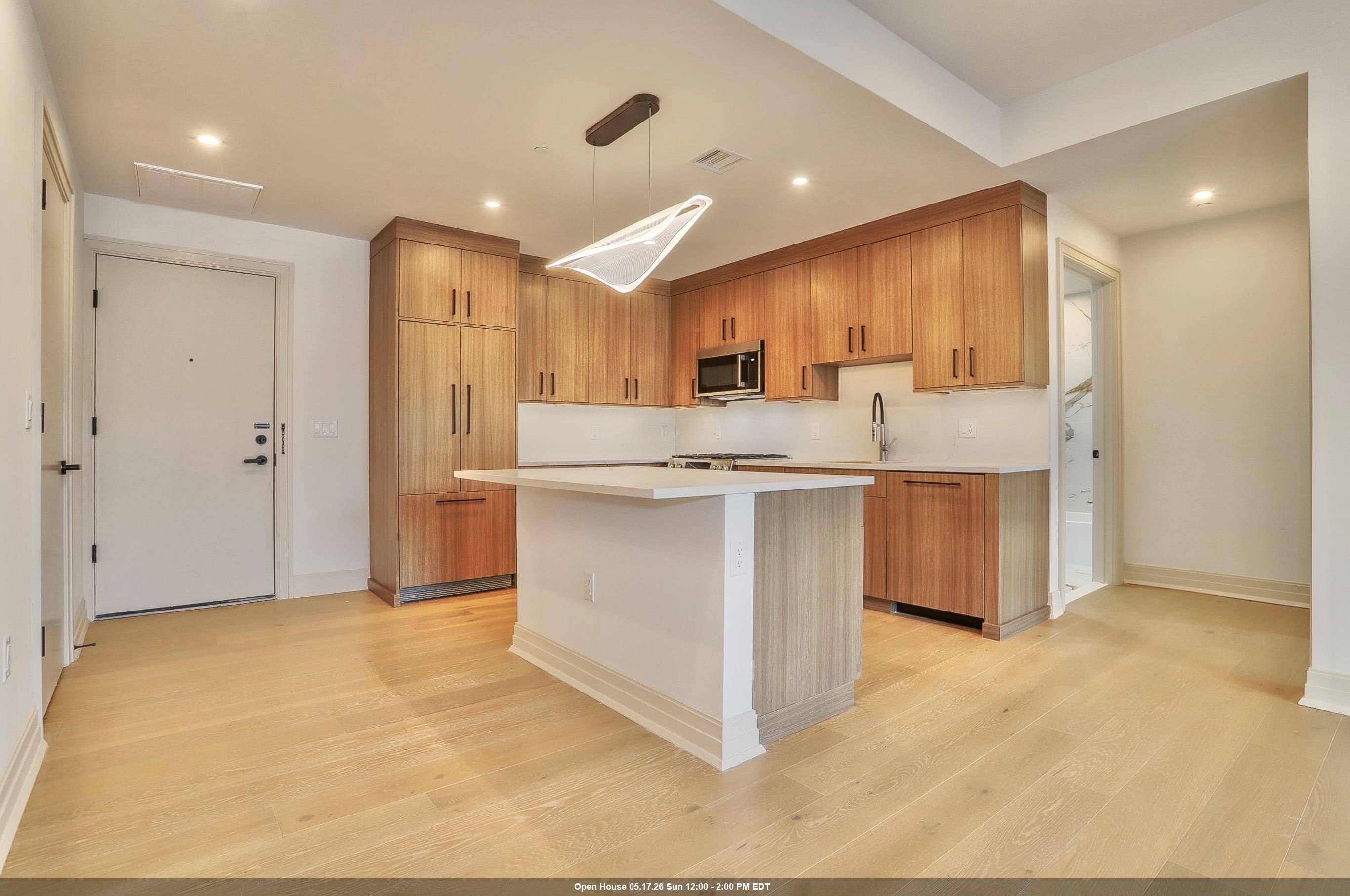 921 MADISON ST Unit: 309