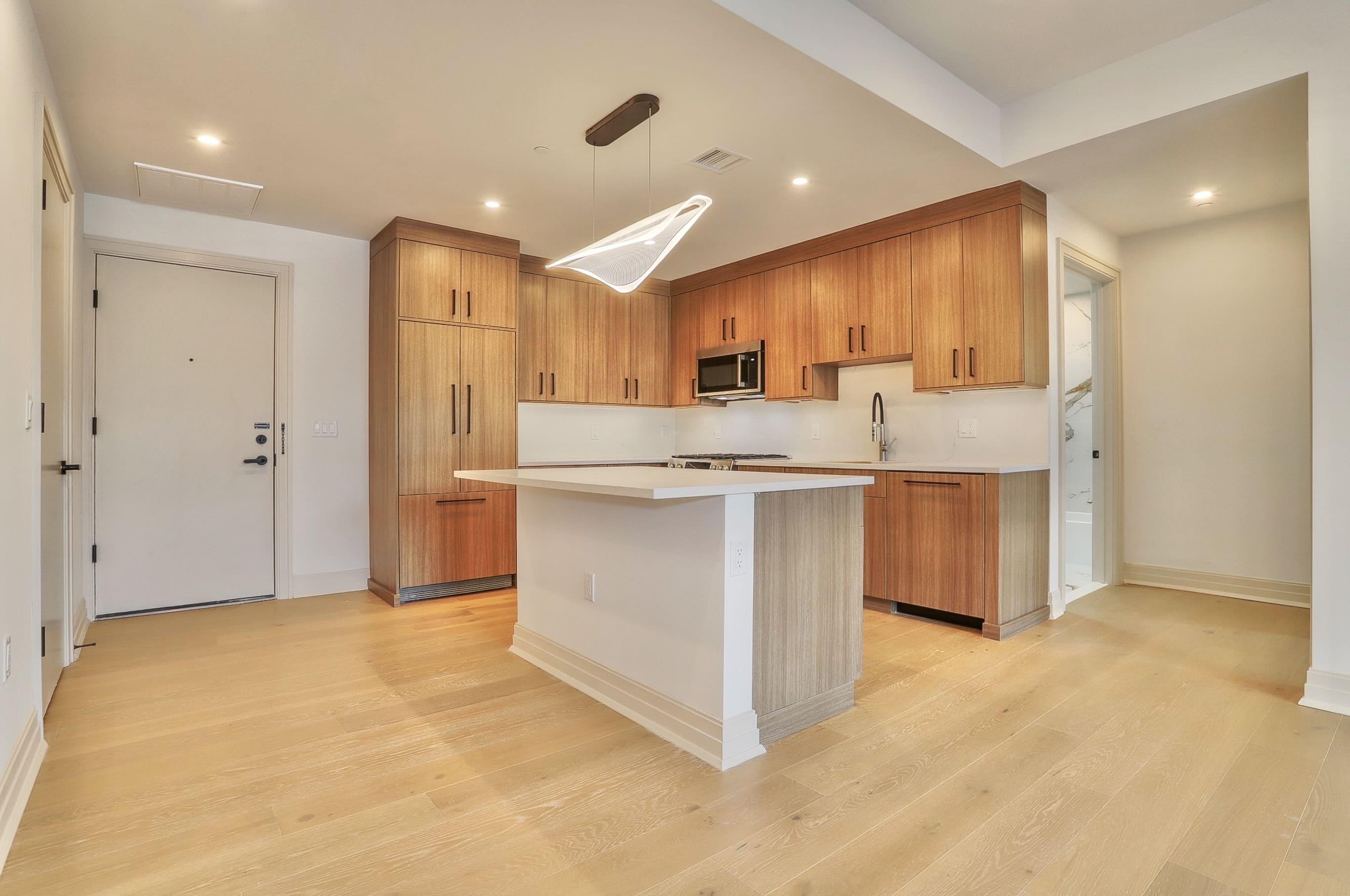 921 MADISON ST Unit: 309