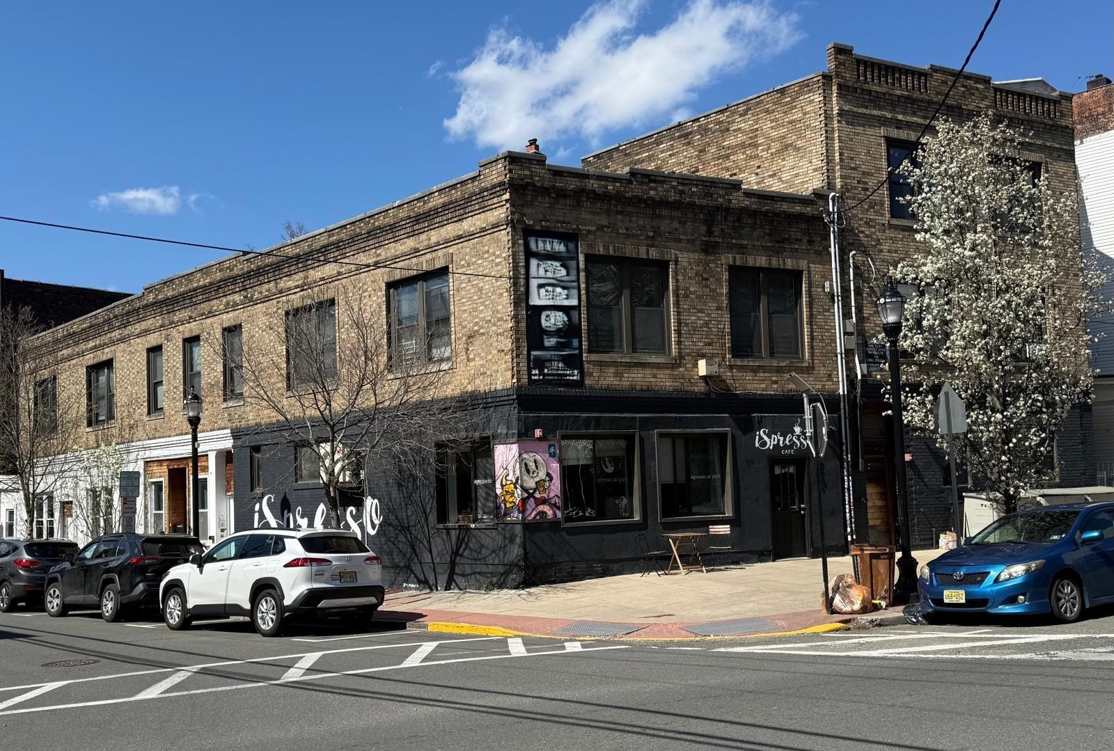4701 PARK AVE Unit: 2B