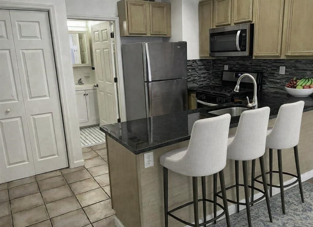 524 BLOOMFIELD ST Unit: 2