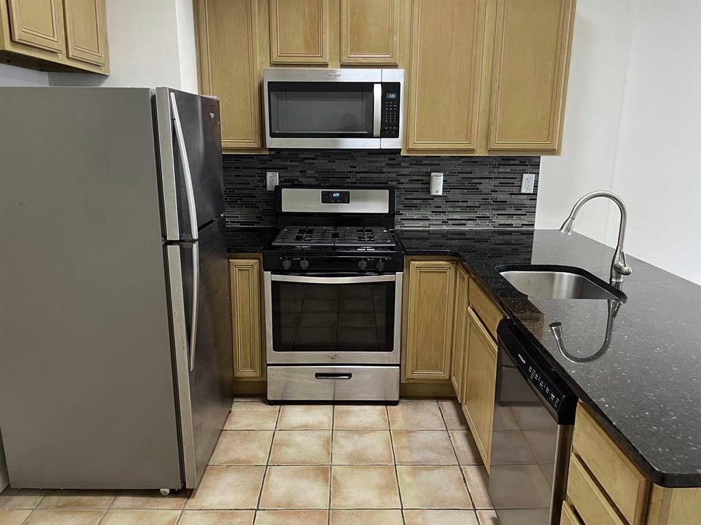524 BLOOMFIELD ST Unit: 2