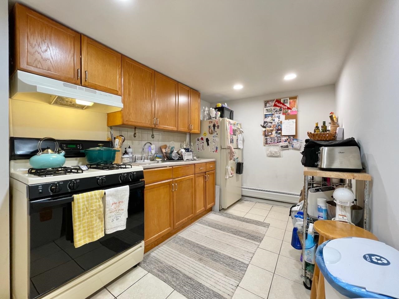 278 3RD ST Unit: B