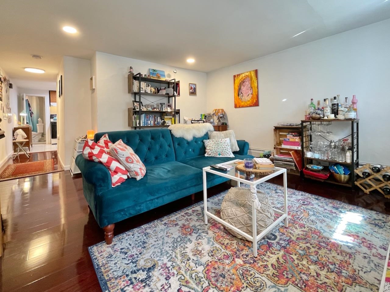 278 3RD ST Unit: B