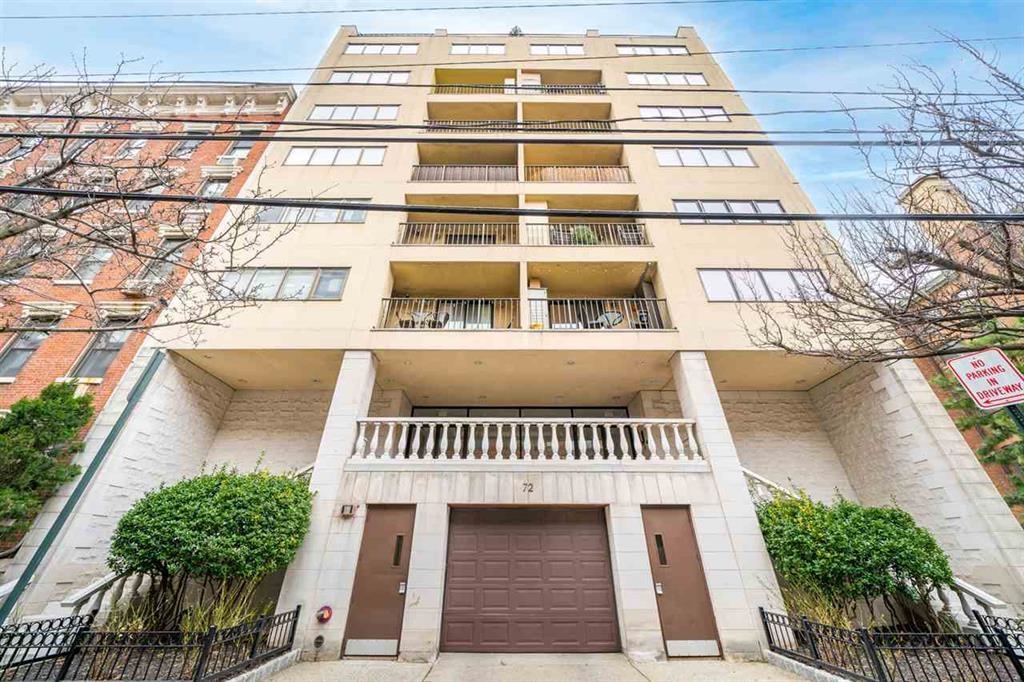 72 PARK AVE Unit: 6A