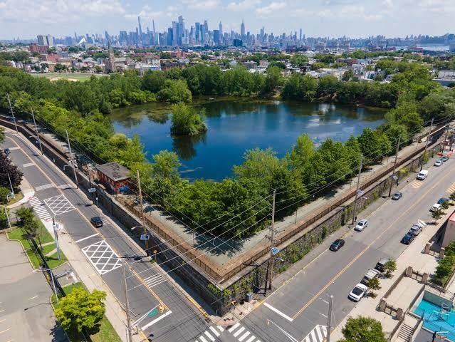 200 CENTRAL AVE Unit: C1