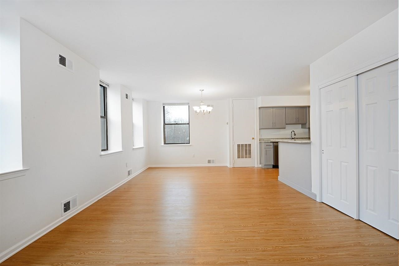 200 CENTRAL AVE Unit: C1