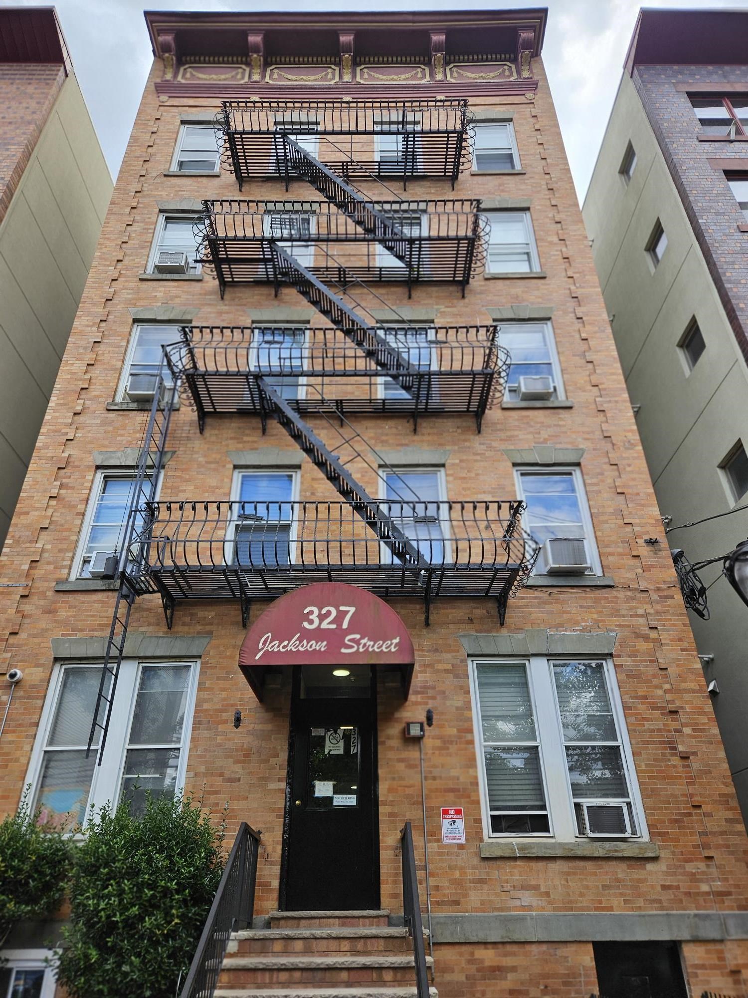 327 JACKSON ST Unit: 18