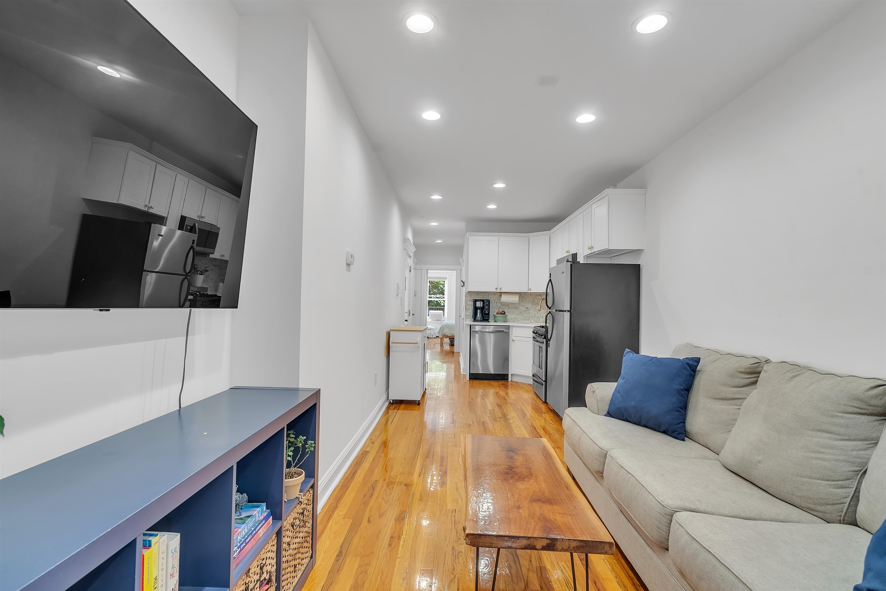 349 7TH ST Unit: 1R