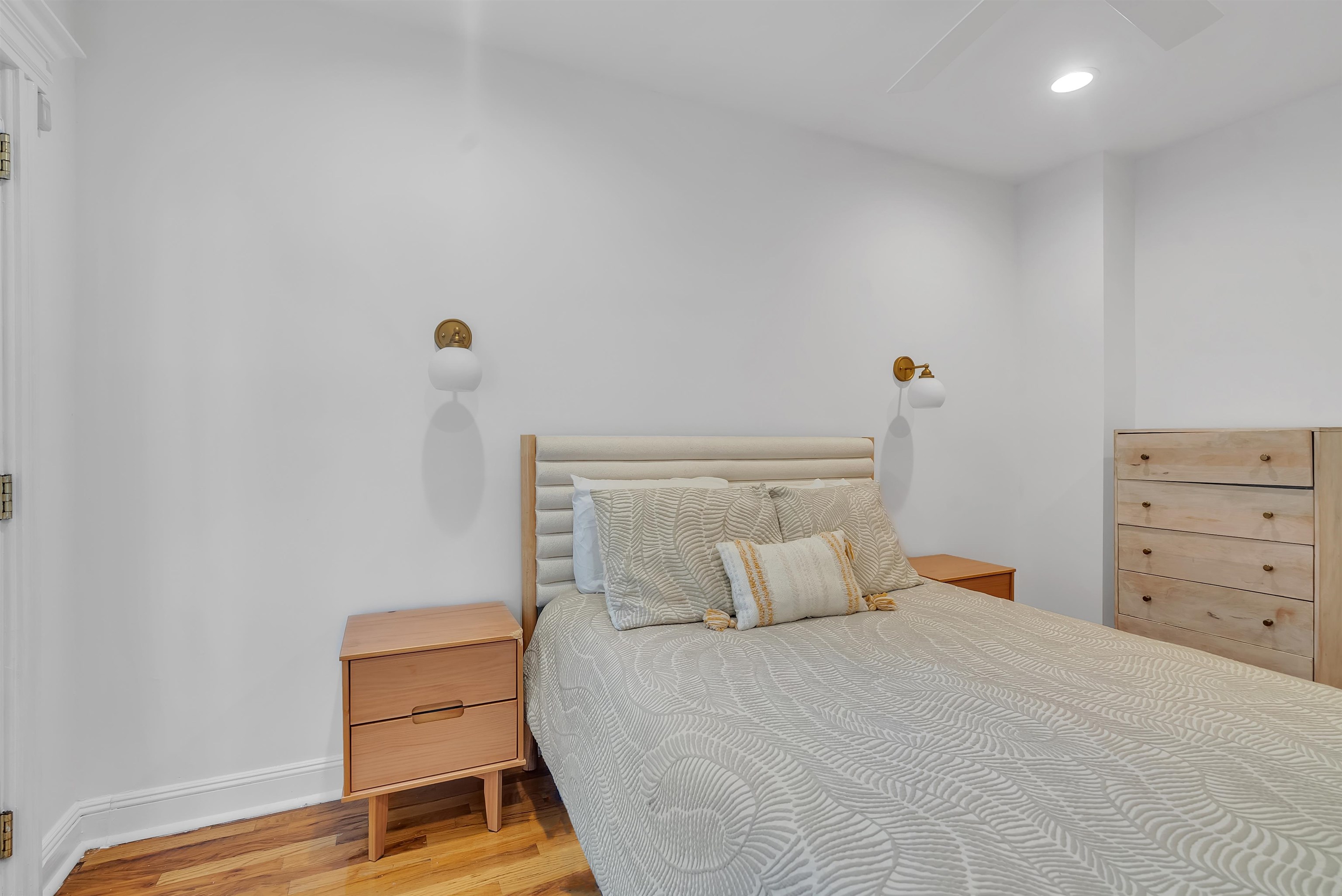 349 7TH ST Unit: 1R