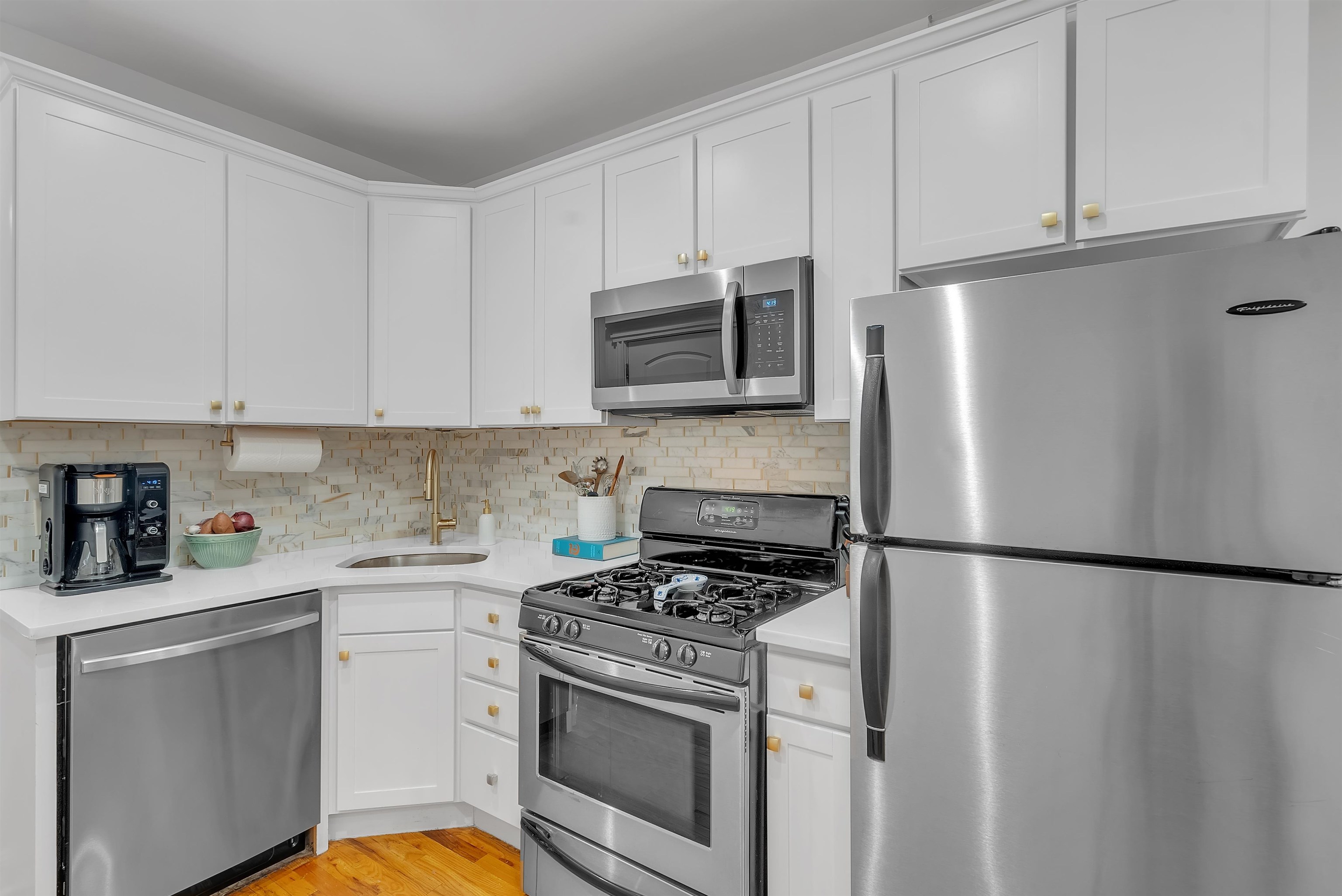 349 7TH ST Unit: 1R