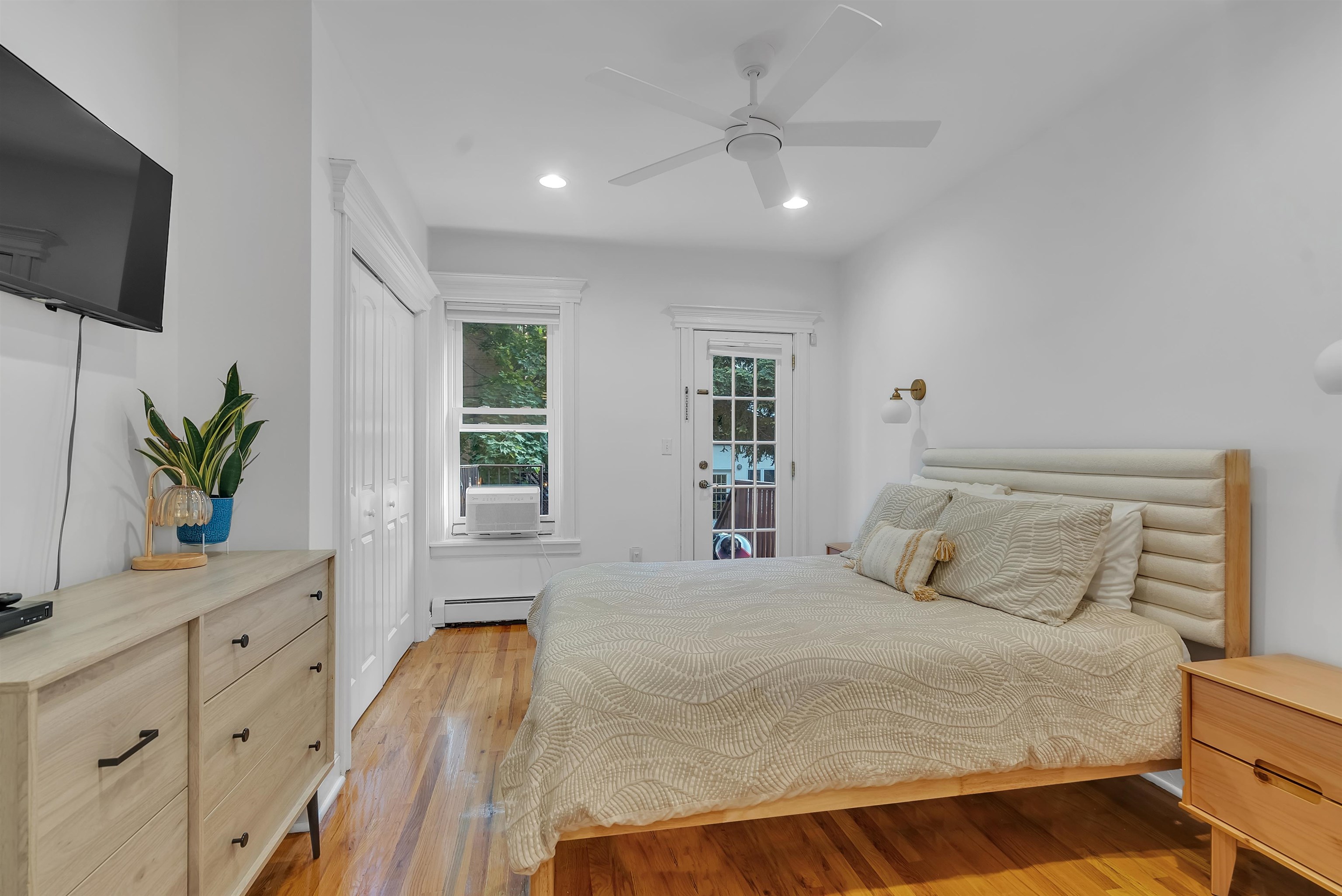 349 7TH ST Unit: 1R