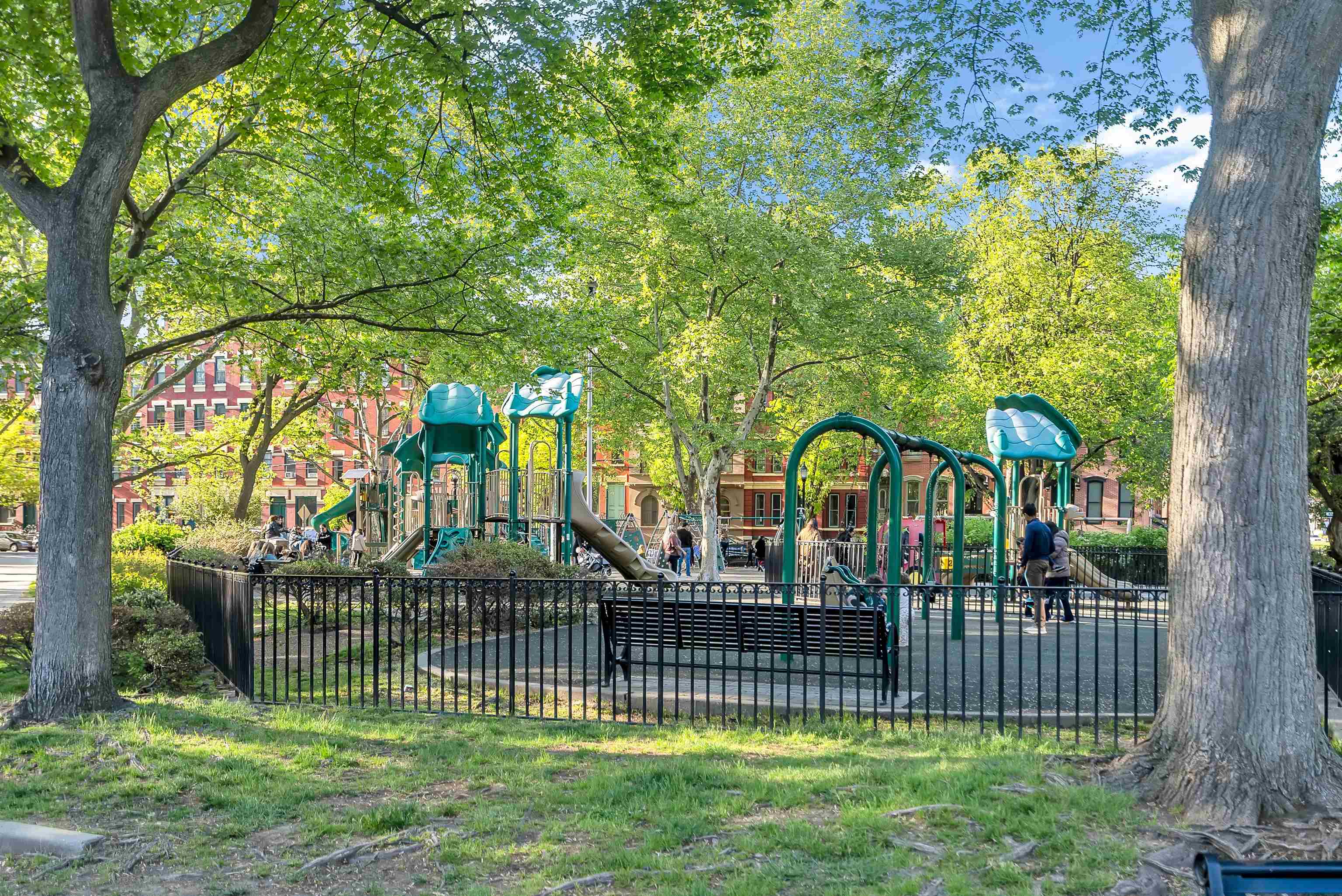 349 7TH ST Unit: 1R