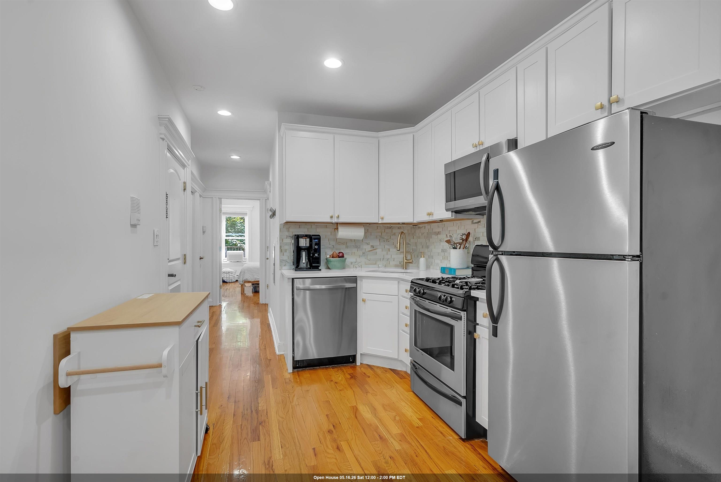349 7TH ST Unit: 1R