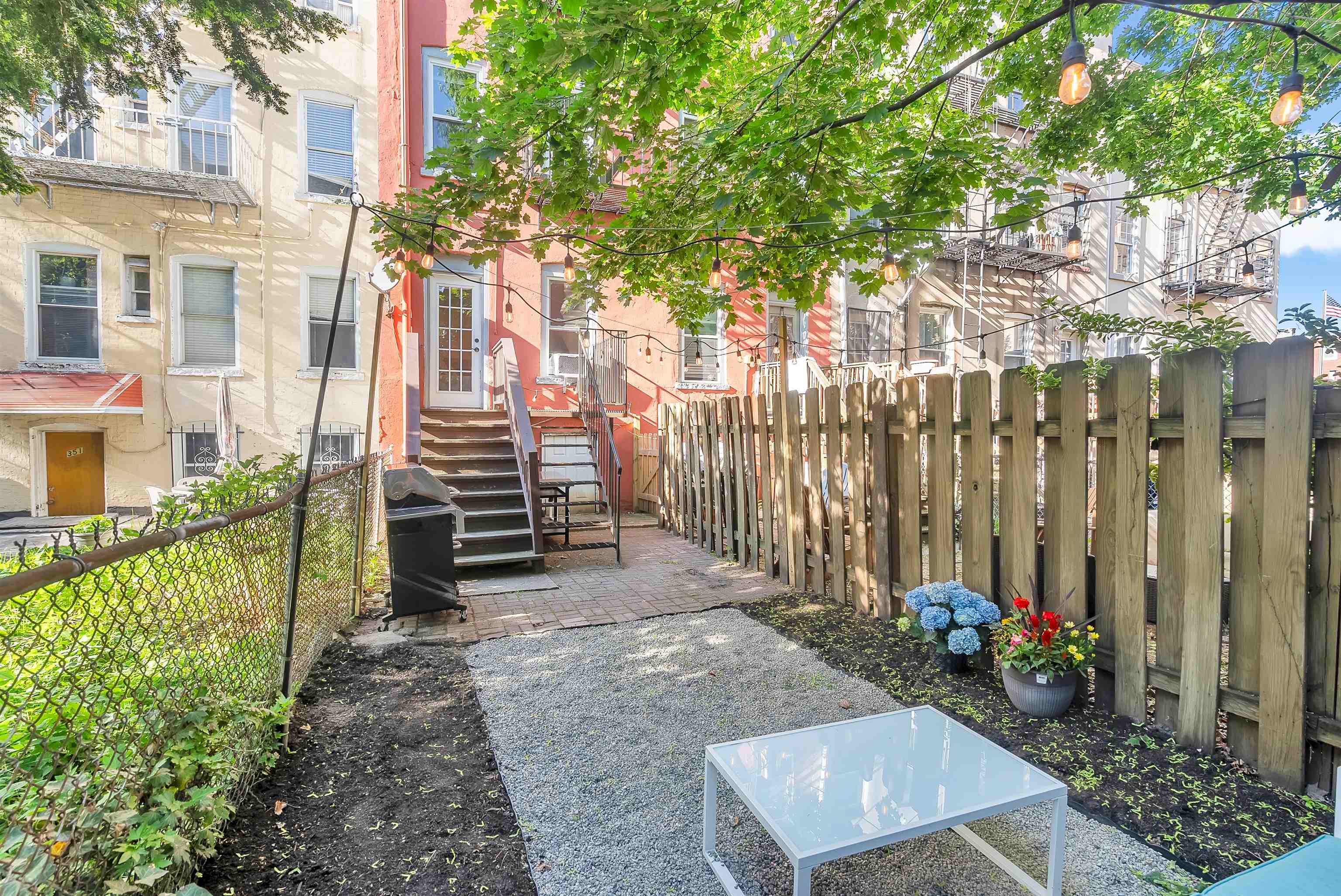 349 7TH ST Unit: 1R