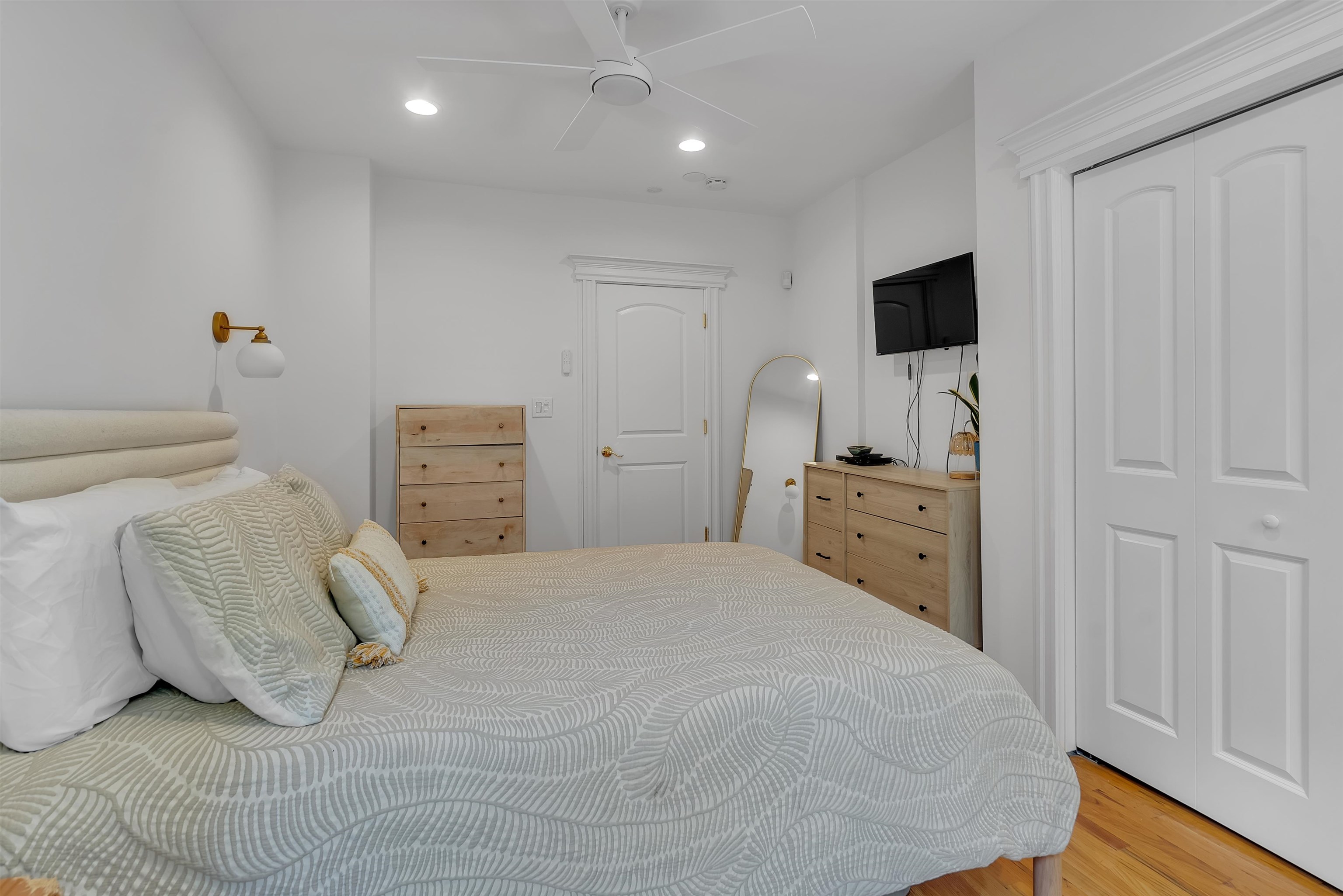349 7TH ST Unit: 1R