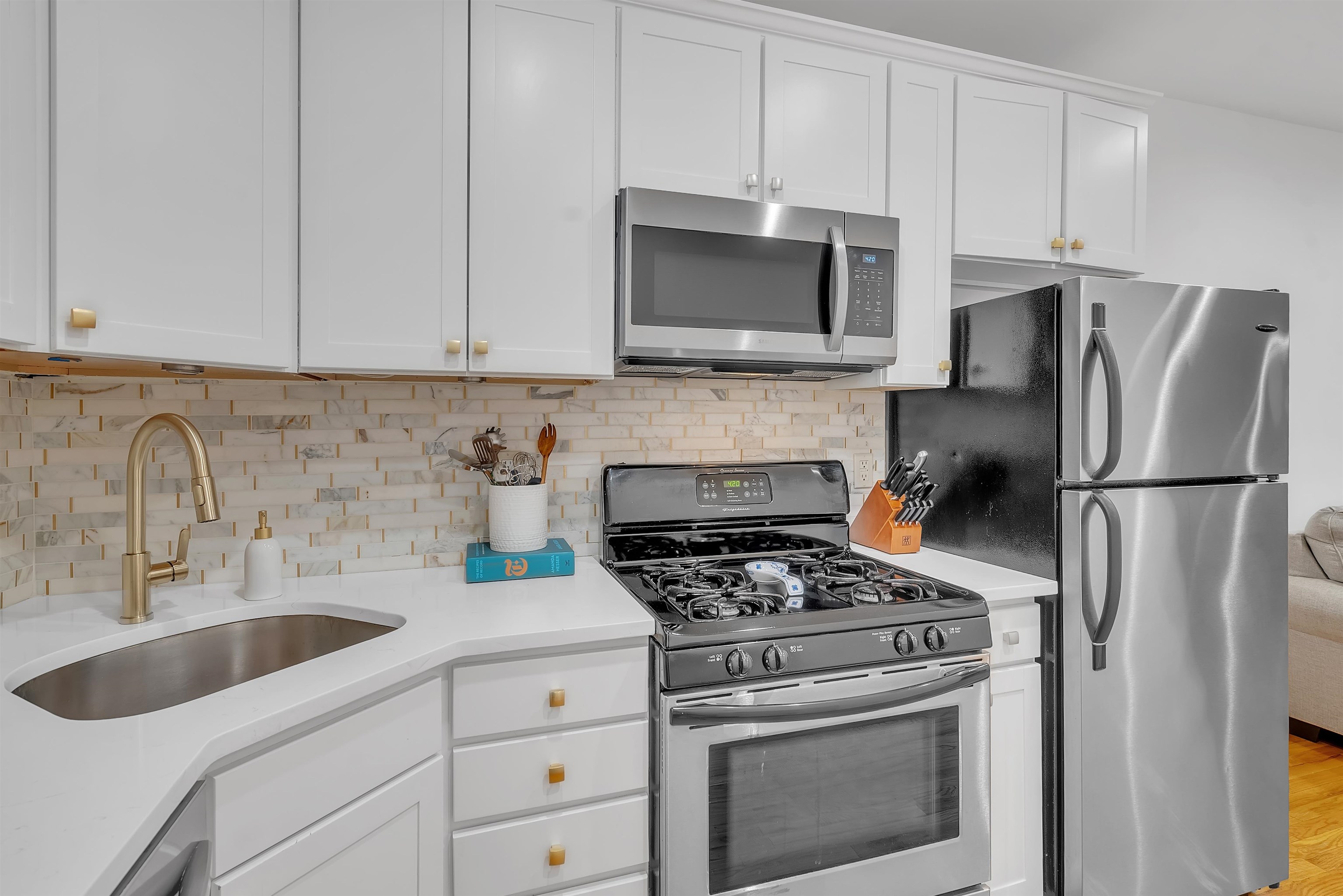 349 7TH ST Unit: 1R